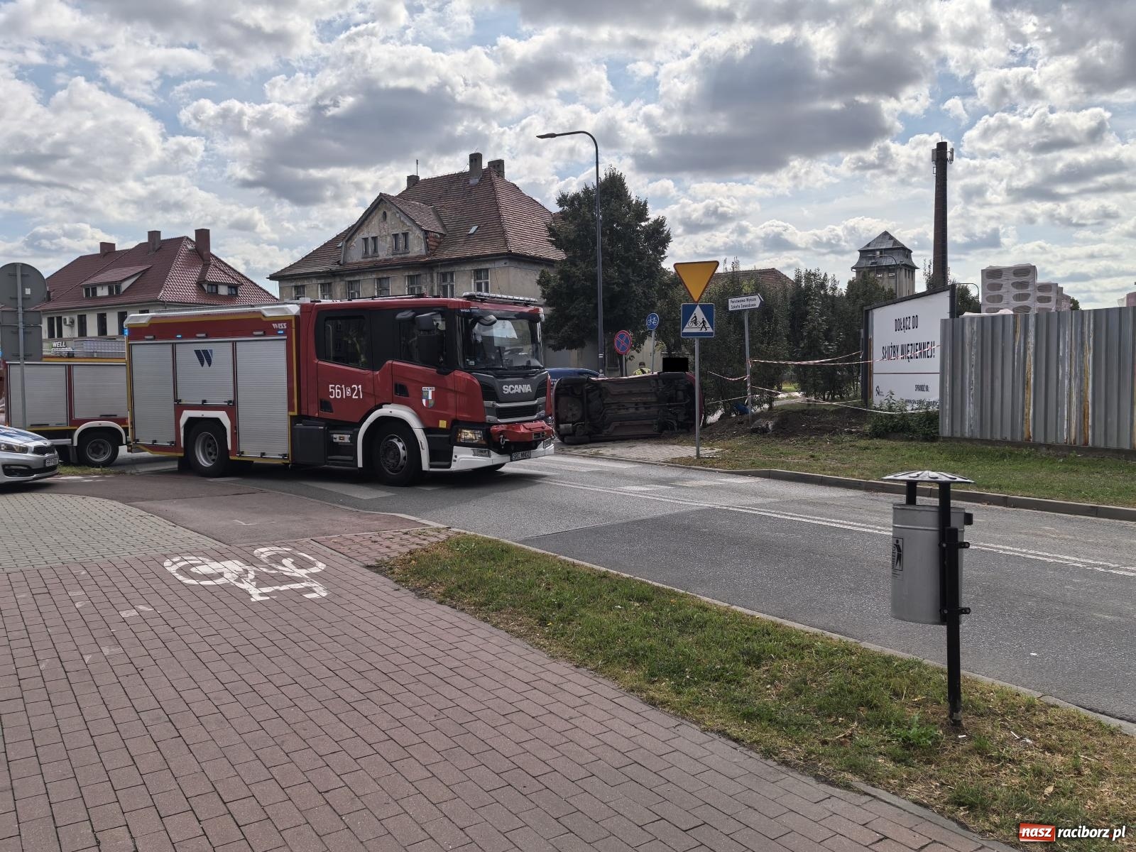 Zdjęcie w galerii na portalu naszraciborz.pl: Citroen i fiat zderzyły się na skrzyżowaniu przy więzieniu [FOTO] wiadomości z regionu