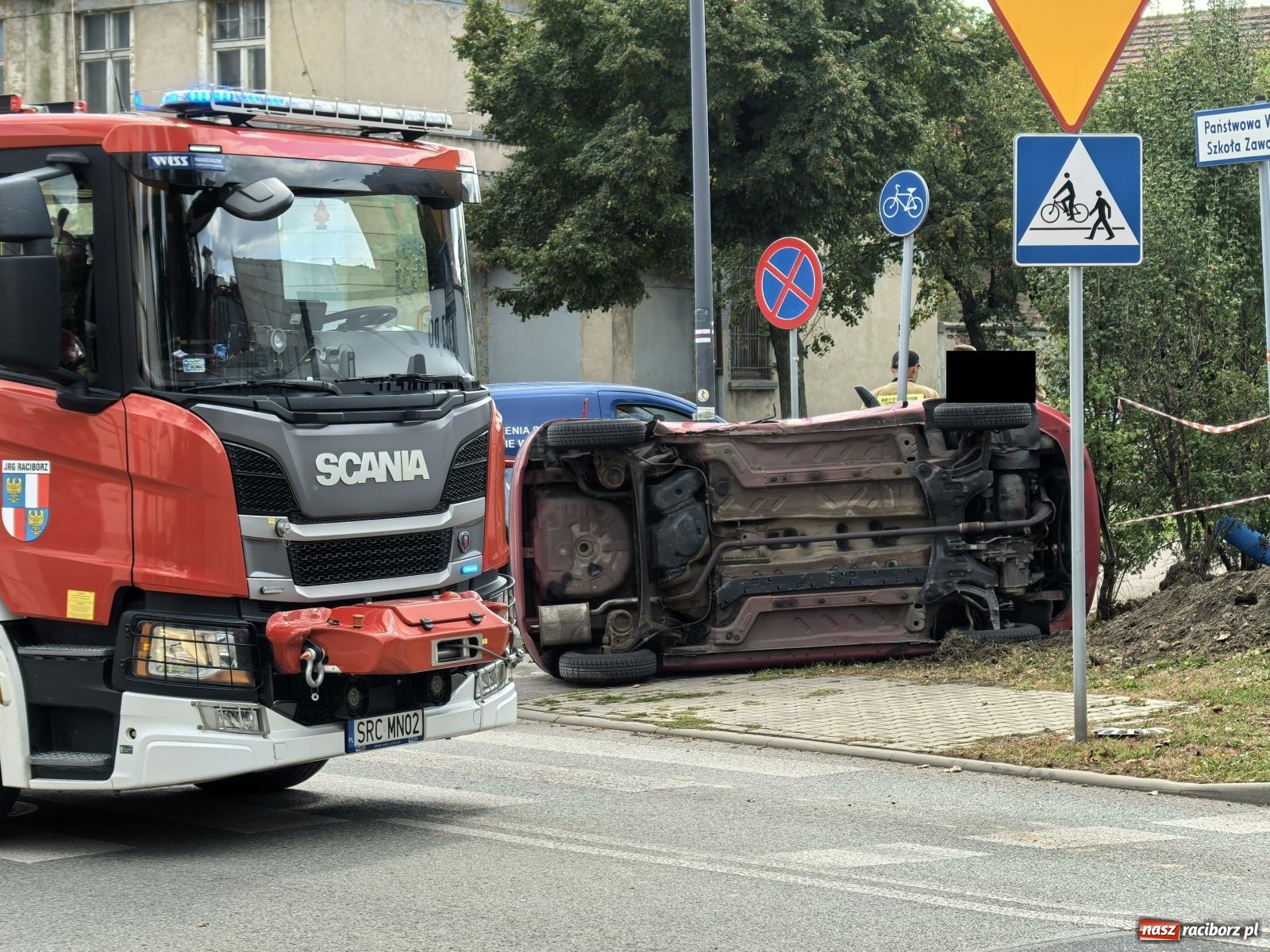 Zdjęcie w galerii na portalu naszraciborz.pl: Citroen i fiat zderzyły się na skrzyżowaniu przy więzieniu [FOTO] wiadomości z regionu