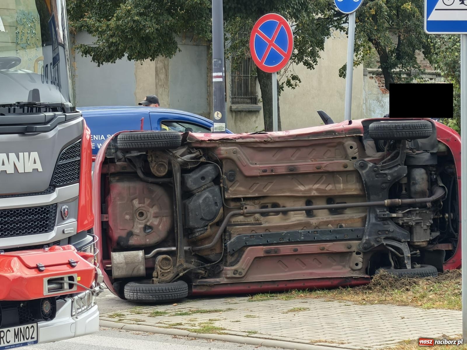 Zdjęcie w galerii na portalu naszraciborz.pl: Citroen i fiat zderzyły się na skrzyżowaniu przy więzieniu [FOTO] wiadomości z regionu