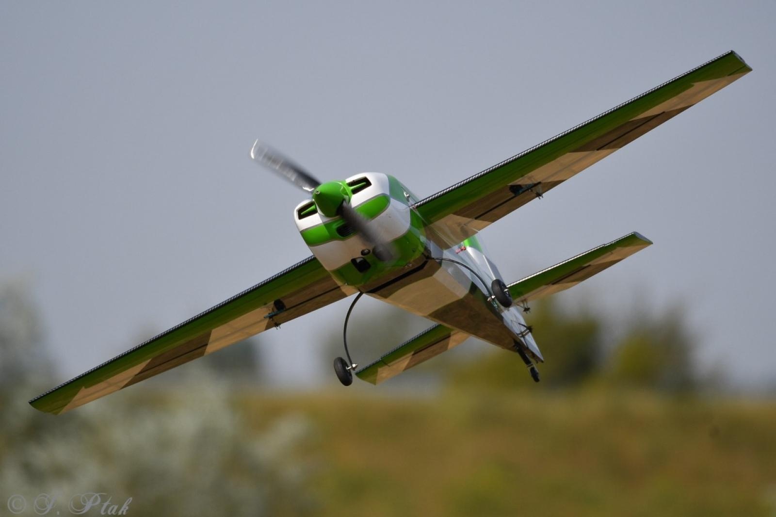 Zdjęcie w galerii na portalu naszraciborz.pl: Dwustu modelarzy na Raciborskim Air Show. To największa impreza modelarska w Polsce! wiadomości z regionu