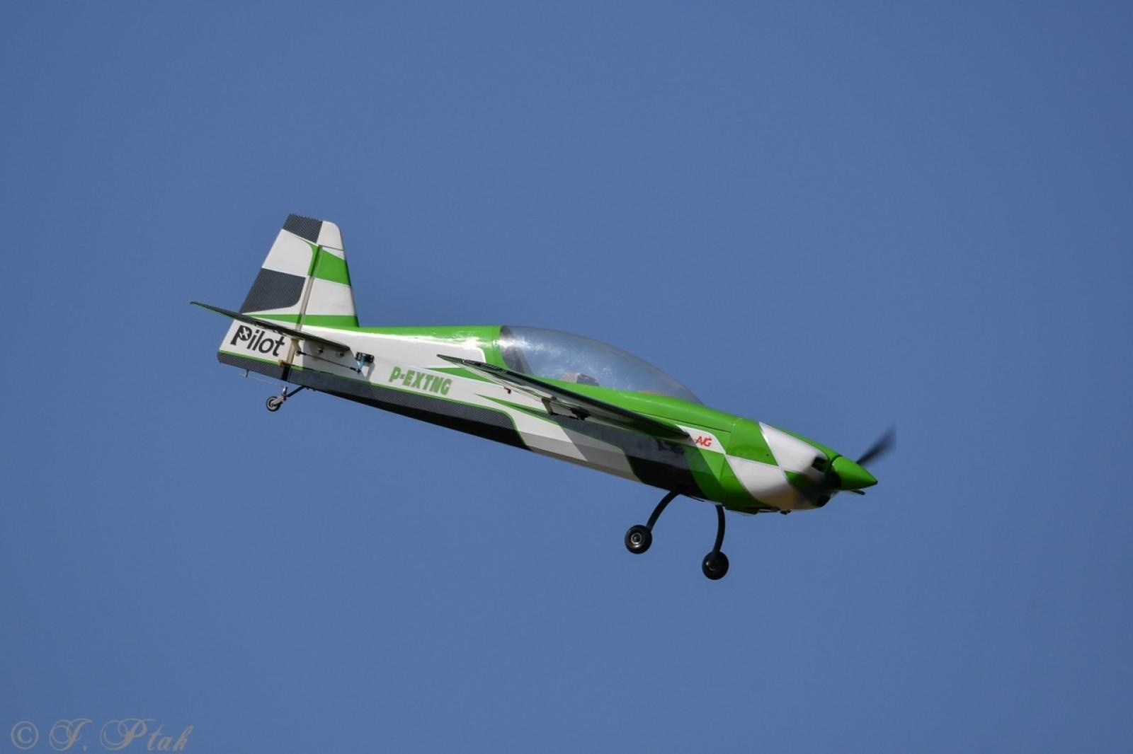 Zdjęcie w galerii na portalu naszraciborz.pl: Dwustu modelarzy na Raciborskim Air Show. To największa impreza modelarska w Polsce! wiadomości z regionu