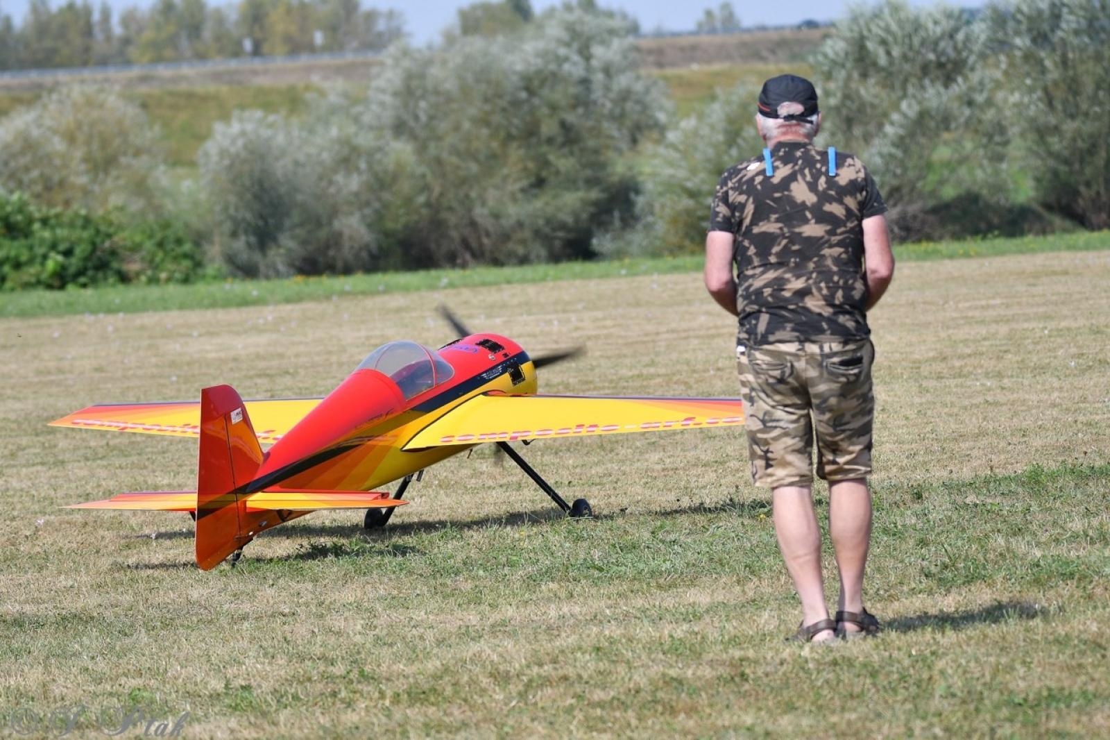 Zdjęcie w galerii na portalu naszraciborz.pl: Dwustu modelarzy na Raciborskim Air Show. To największa impreza modelarska w Polsce! wiadomości z regionu