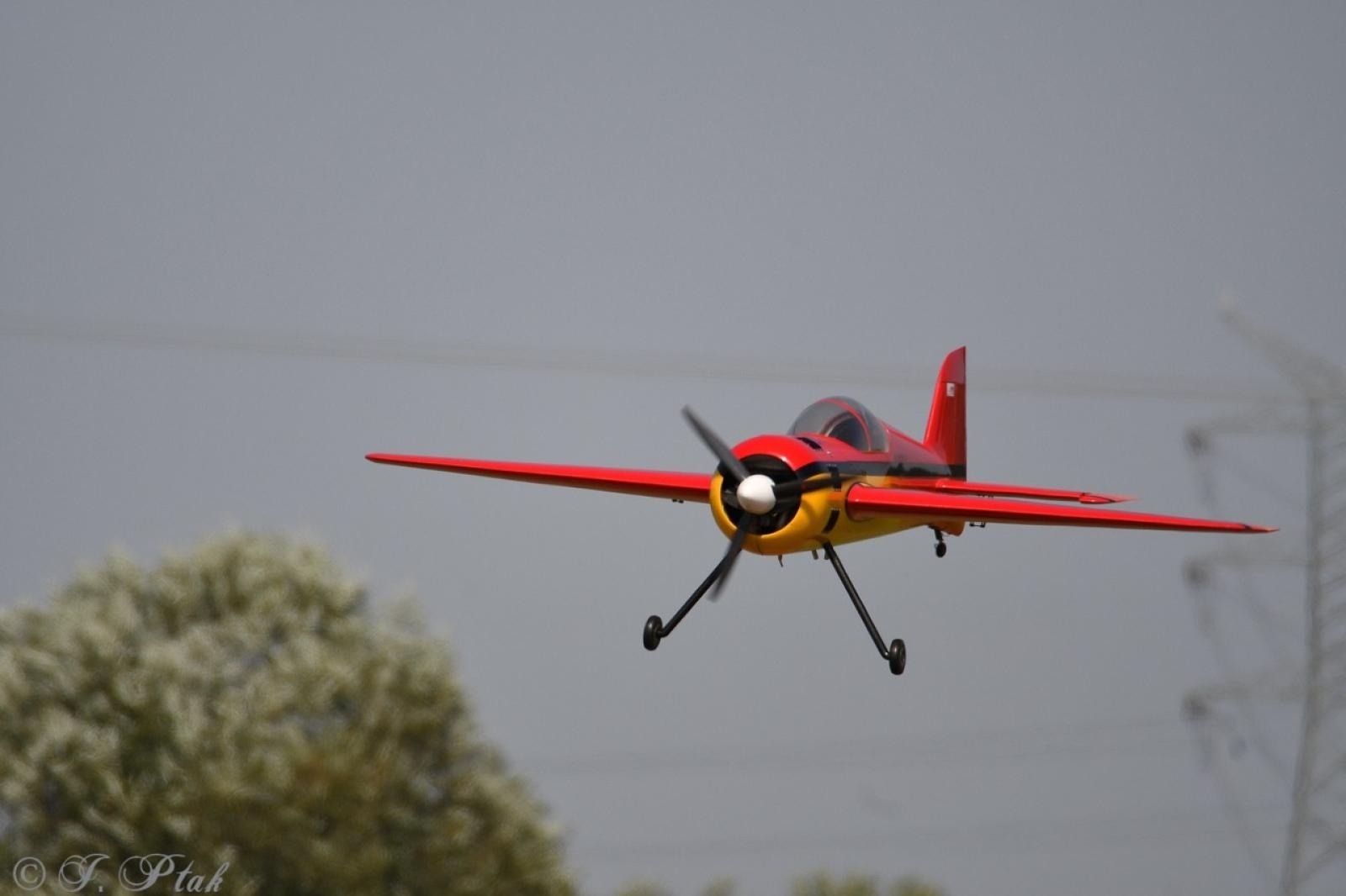 Zdjęcie w galerii na portalu naszraciborz.pl: Dwustu modelarzy na Raciborskim Air Show. To największa impreza modelarska w Polsce! wiadomości z regionu