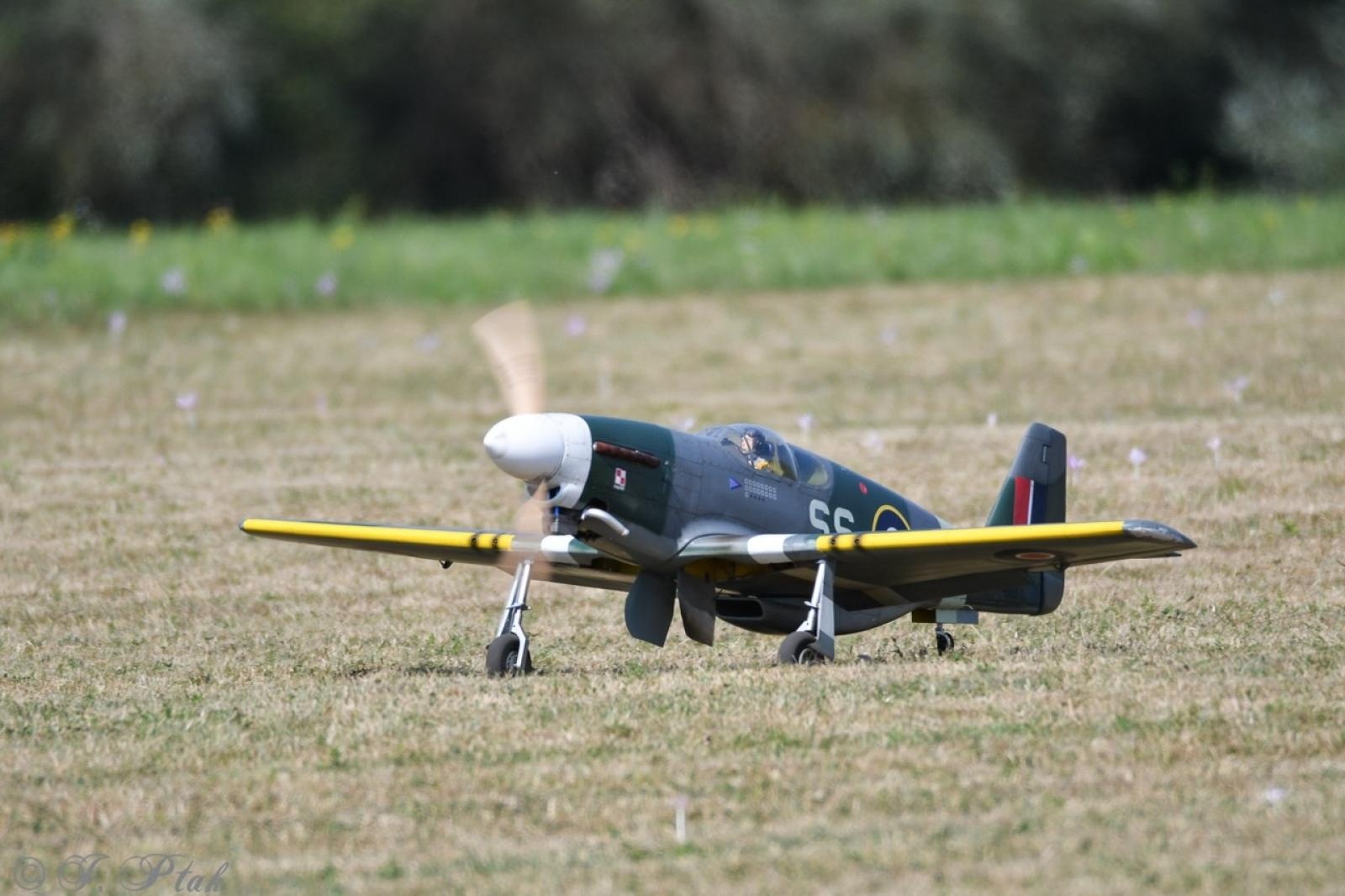 Zdjęcie w galerii na portalu naszraciborz.pl: Dwustu modelarzy na Raciborskim Air Show. To największa impreza modelarska w Polsce! wiadomości z regionu