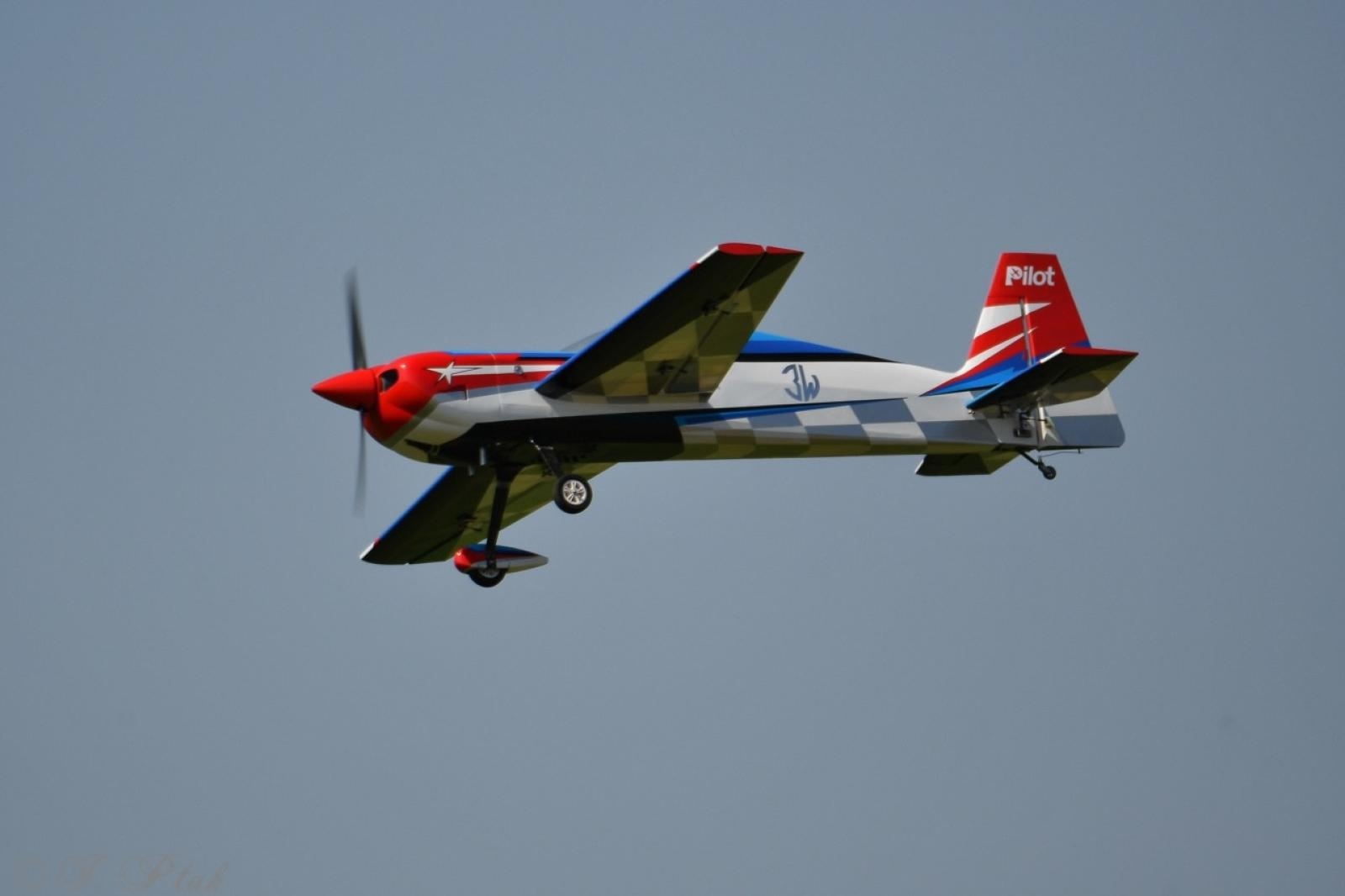 Zdjęcie w galerii na portalu naszraciborz.pl: Dwustu modelarzy na Raciborskim Air Show. To największa impreza modelarska w Polsce! wiadomości z regionu