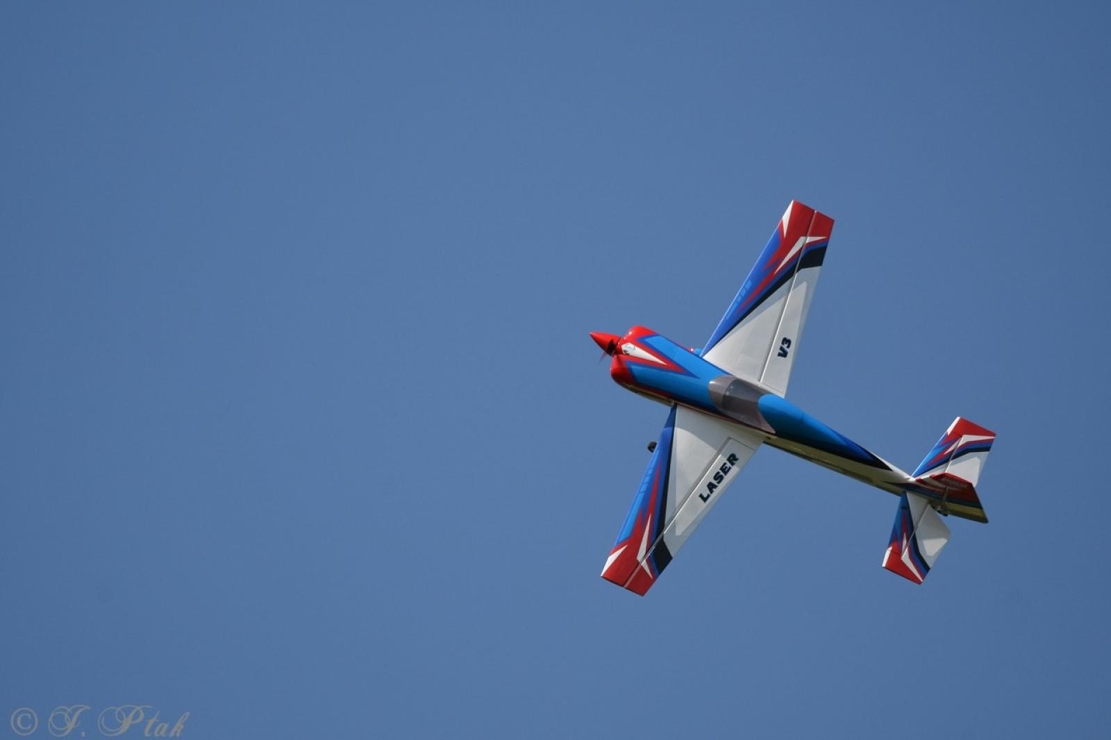 Zdjęcie w galerii na portalu naszraciborz.pl: Dwustu modelarzy na Raciborskim Air Show. To największa impreza modelarska w Polsce! wiadomości z regionu