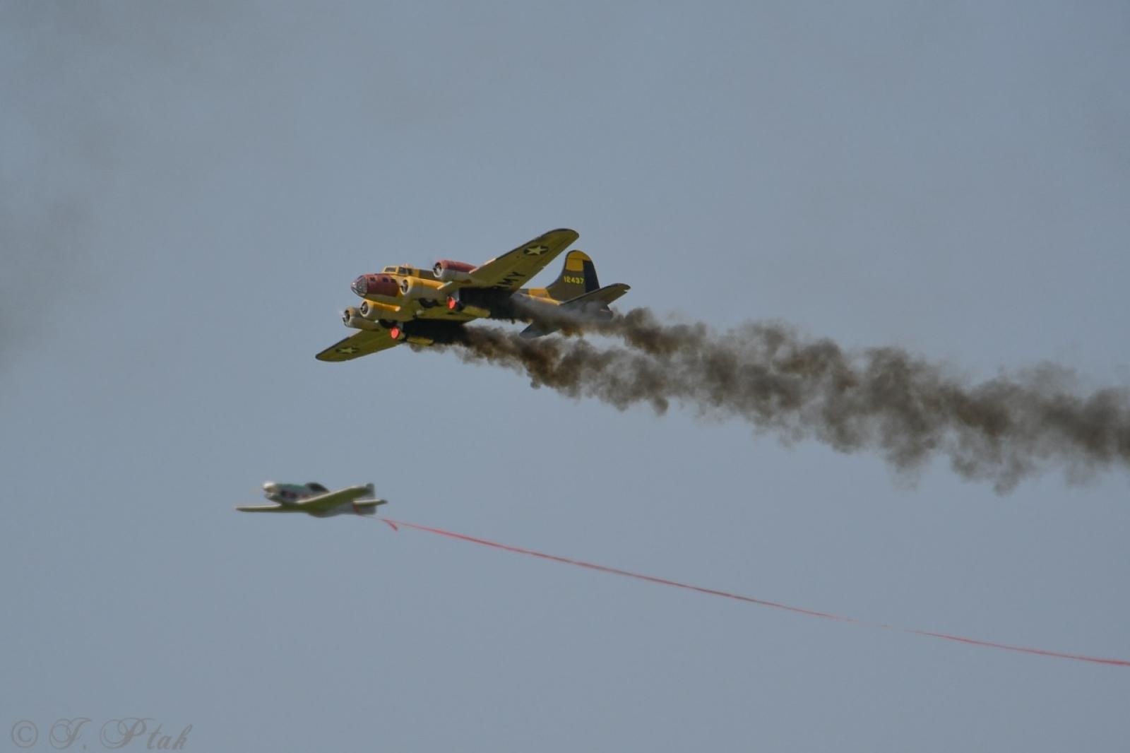 Zdjęcie w galerii na portalu naszraciborz.pl: Dwustu modelarzy na Raciborskim Air Show. To największa impreza modelarska w Polsce! wiadomości z regionu