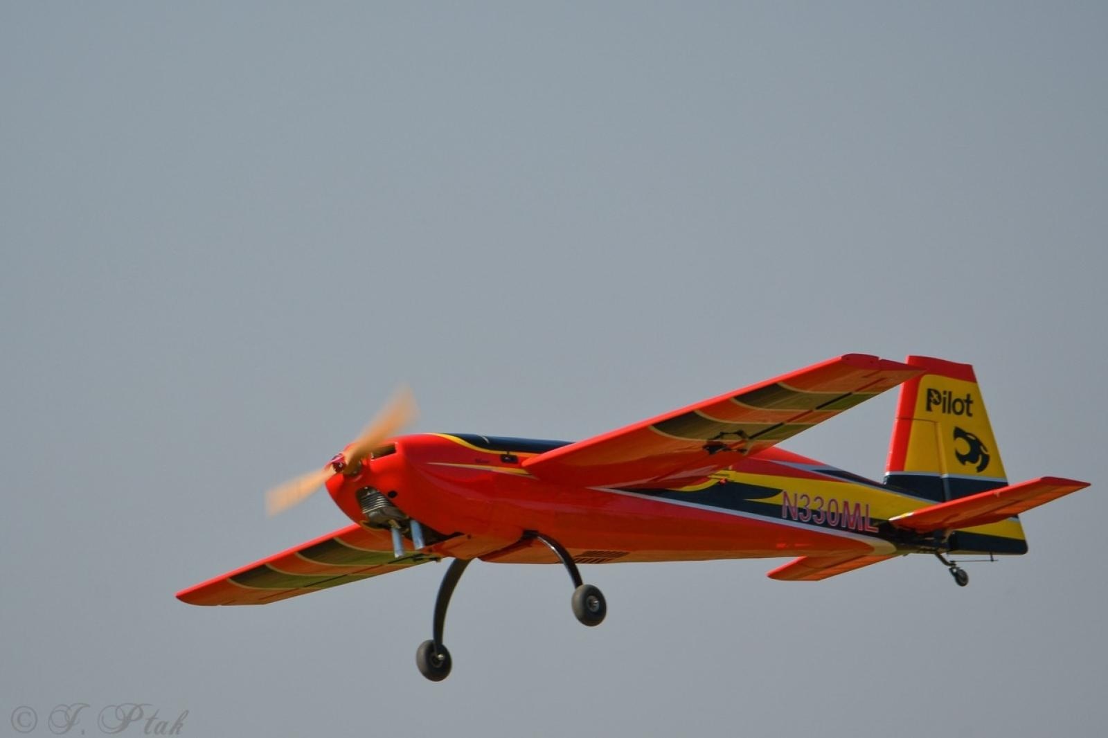 Zdjęcie w galerii na portalu naszraciborz.pl: Dwustu modelarzy na Raciborskim Air Show. To największa impreza modelarska w Polsce! wiadomości z regionu