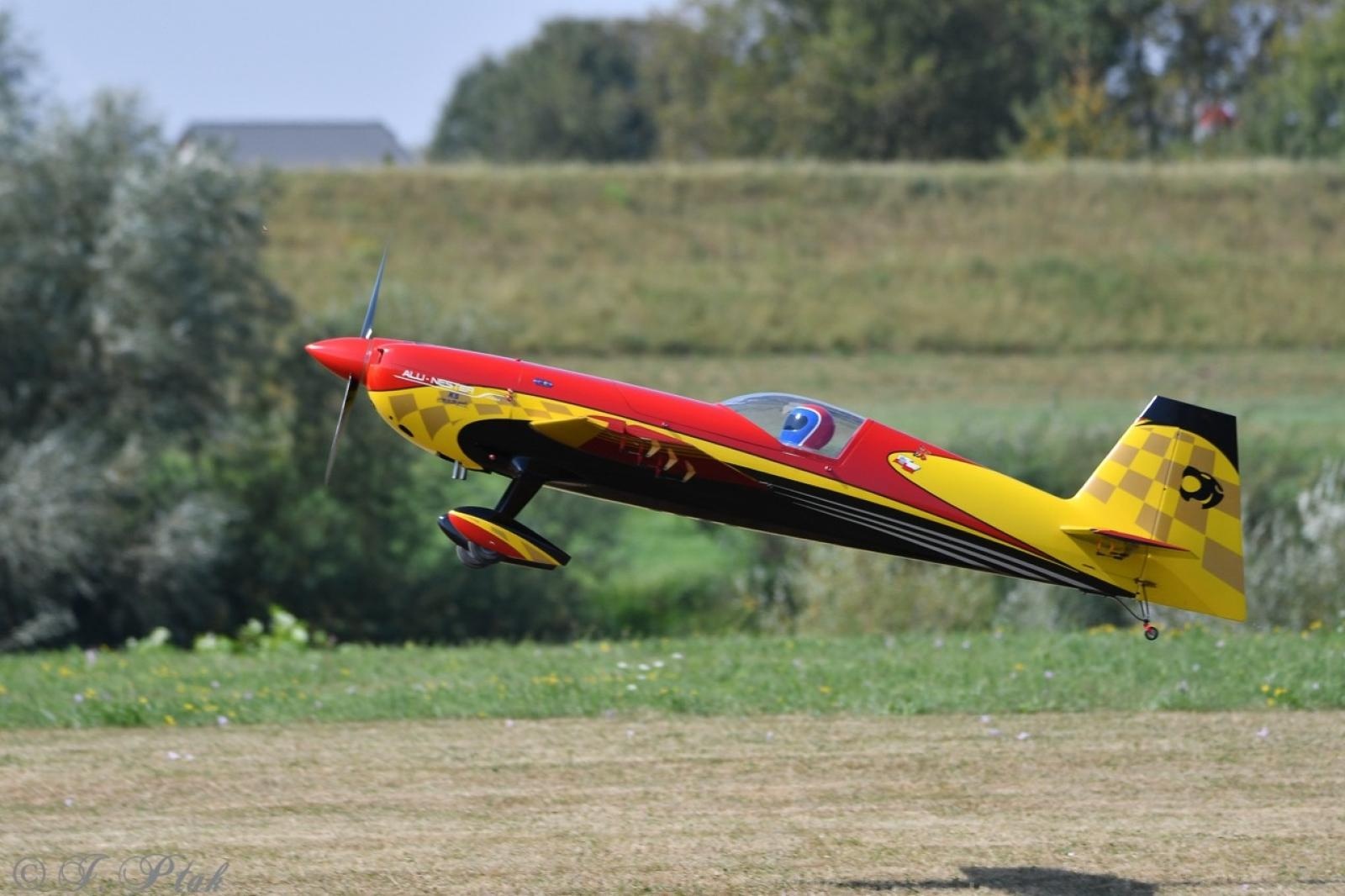 Zdjęcie w galerii na portalu naszraciborz.pl: Dwustu modelarzy na Raciborskim Air Show. To największa impreza modelarska w Polsce! wiadomości z regionu