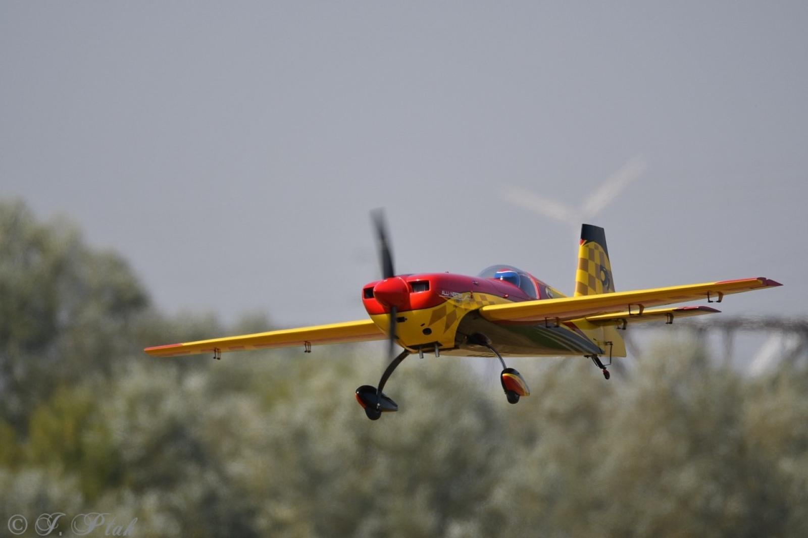 Zdjęcie w galerii na portalu naszraciborz.pl: Dwustu modelarzy na Raciborskim Air Show. To największa impreza modelarska w Polsce! wiadomości z regionu