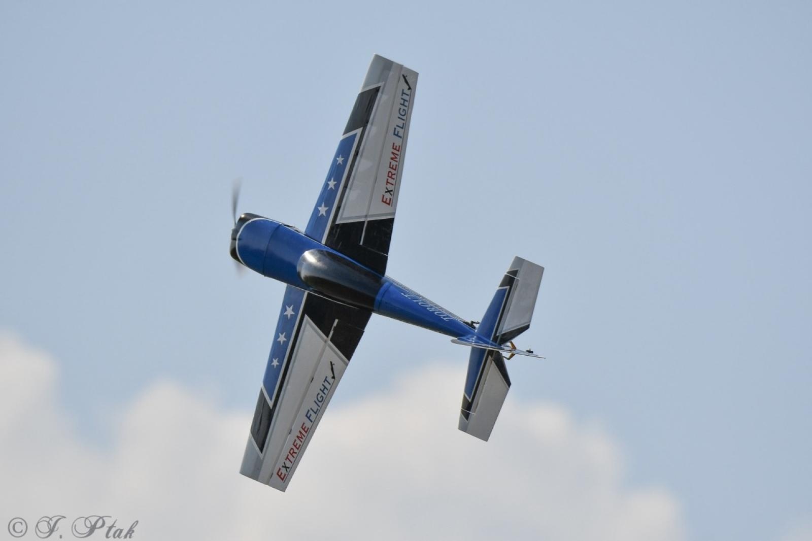 Zdjęcie w galerii na portalu naszraciborz.pl: Dwustu modelarzy na Raciborskim Air Show. To największa impreza modelarska w Polsce! wiadomości z regionu