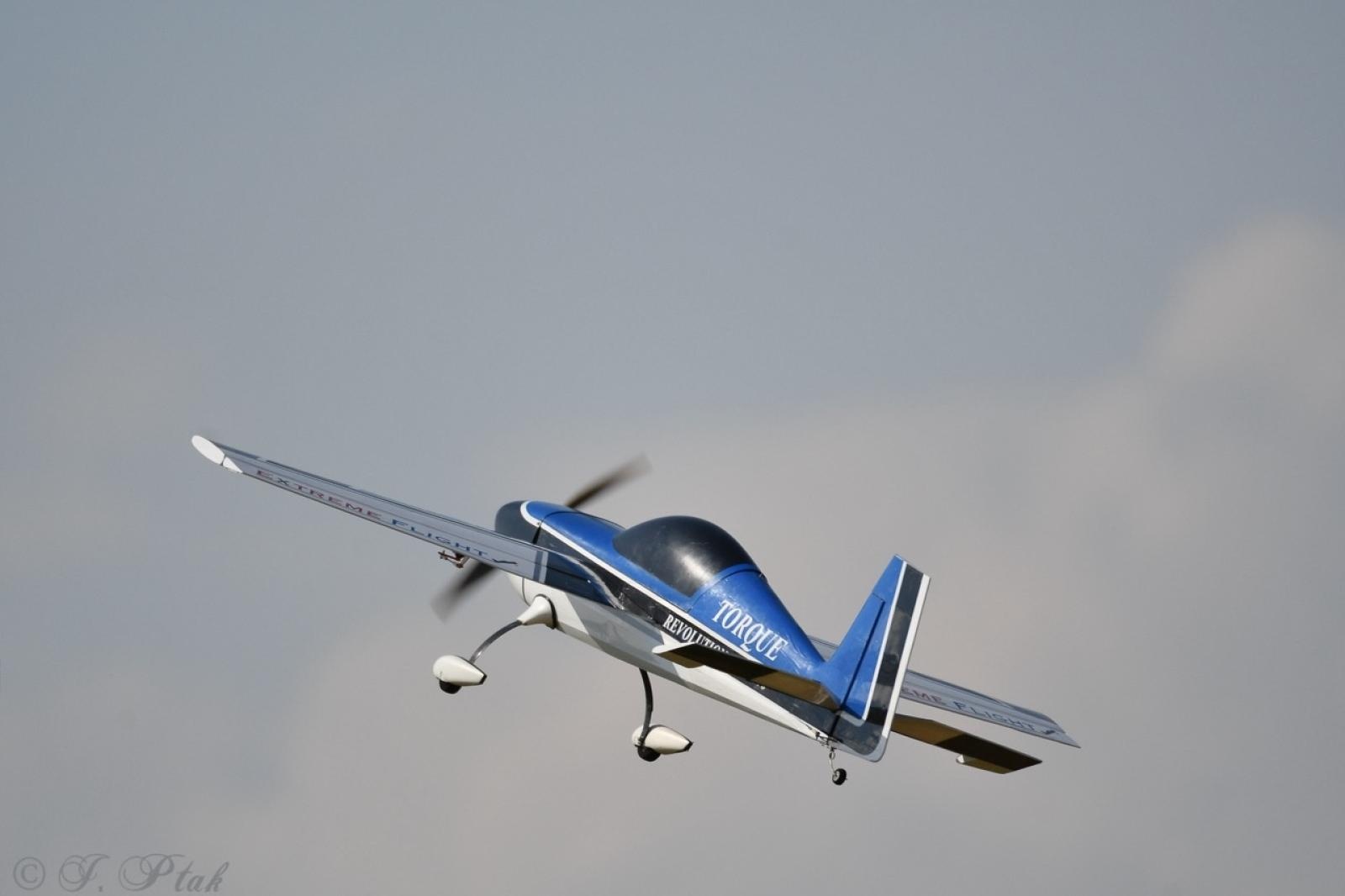 Zdjęcie w galerii na portalu naszraciborz.pl: Dwustu modelarzy na Raciborskim Air Show. To największa impreza modelarska w Polsce! wiadomości z regionu