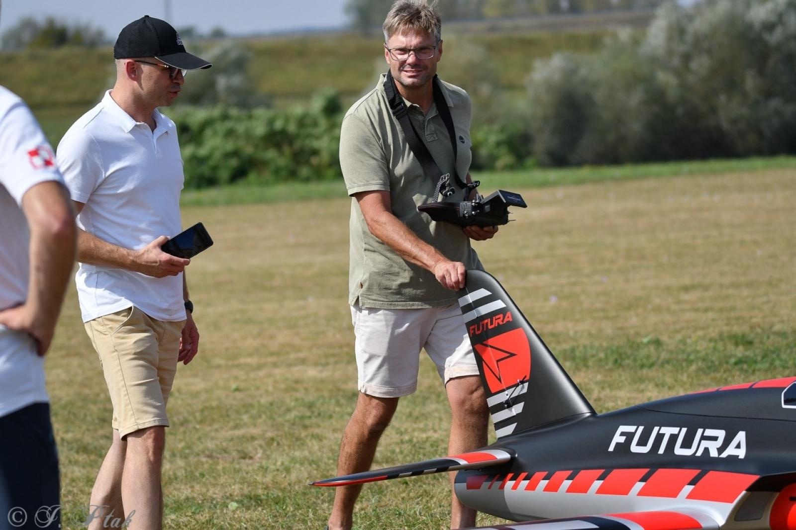 Zdjęcie w galerii na portalu naszraciborz.pl: Dwustu modelarzy na Raciborskim Air Show. To największa impreza modelarska w Polsce! wiadomości z regionu