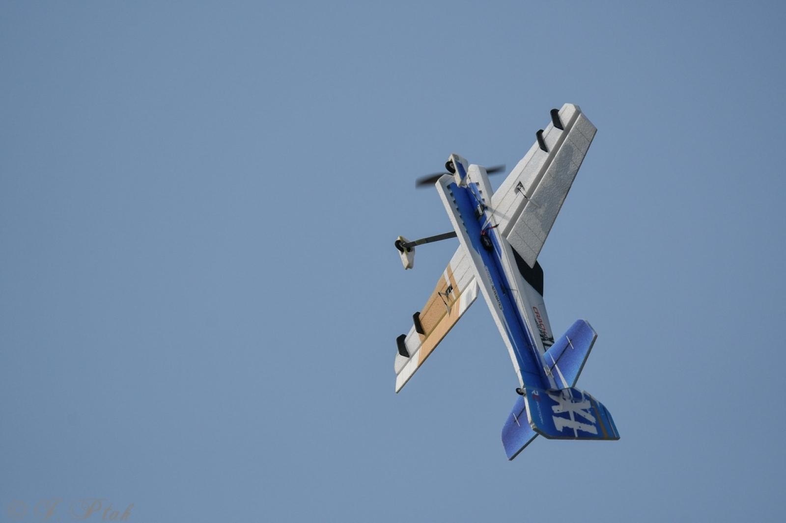 Zdjęcie w galerii na portalu naszraciborz.pl: Dwustu modelarzy na Raciborskim Air Show. To największa impreza modelarska w Polsce! wiadomości z regionu