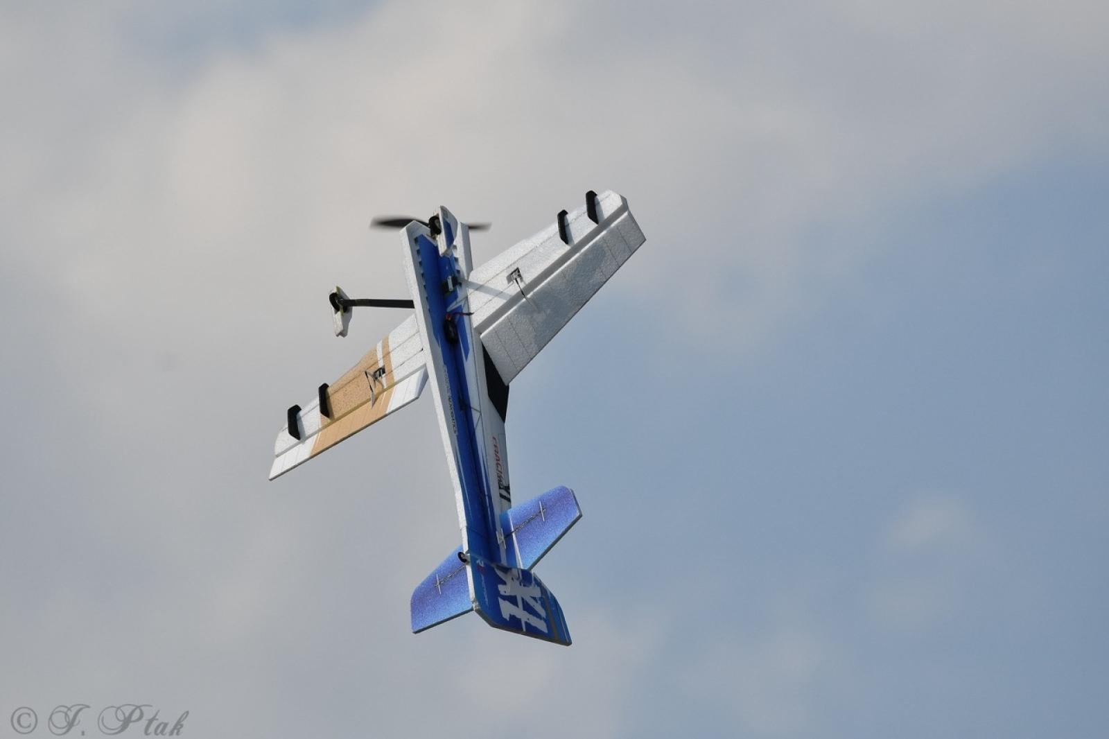 Zdjęcie w galerii na portalu naszraciborz.pl: Dwustu modelarzy na Raciborskim Air Show. To największa impreza modelarska w Polsce! wiadomości z regionu