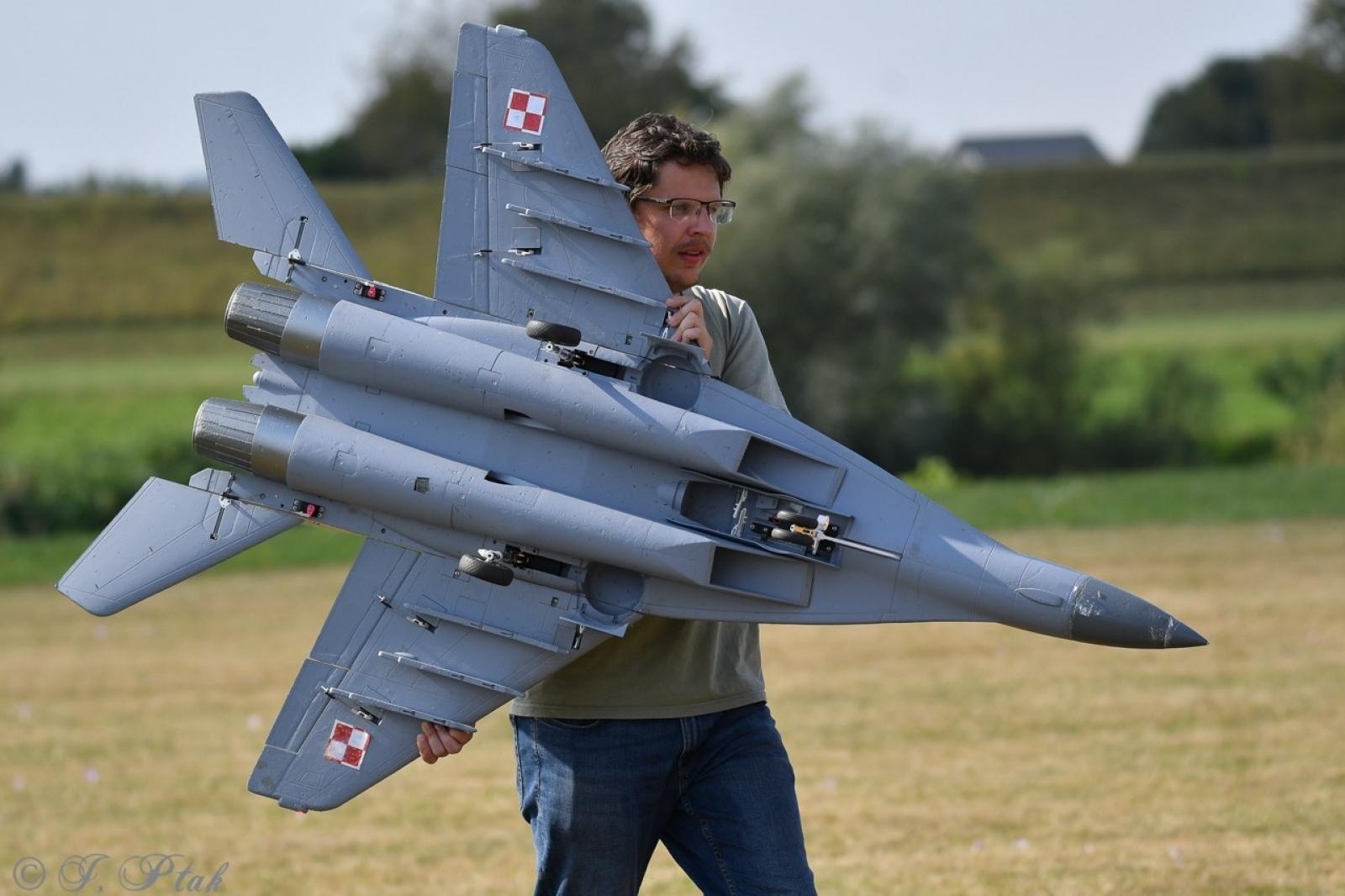 Zdjęcie w galerii na portalu naszraciborz.pl: Dwustu modelarzy na Raciborskim Air Show. To największa impreza modelarska w Polsce! wiadomości z regionu