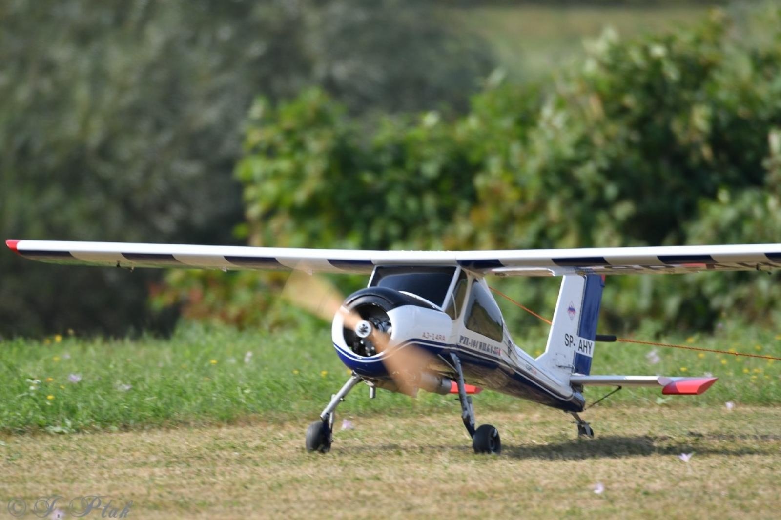 Zdjęcie w galerii na portalu naszraciborz.pl: Dwustu modelarzy na Raciborskim Air Show. To największa impreza modelarska w Polsce! wiadomości z regionu