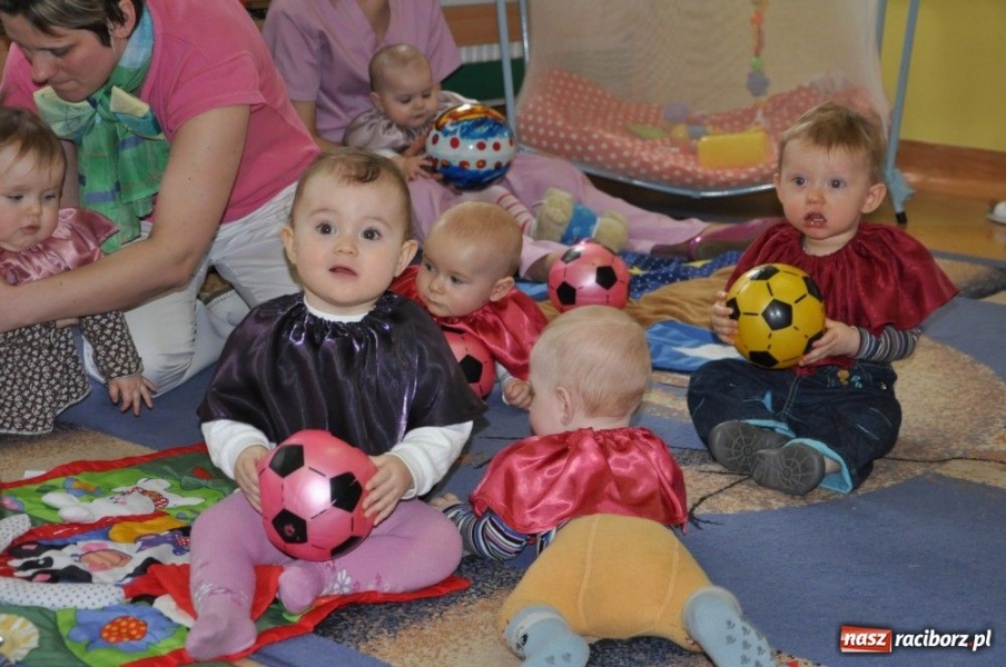 Zdjęcie w galerii na portalu naszraciborz.pl: Tańczy się na żywioł, nie na gwizdek wiadomości z regionu