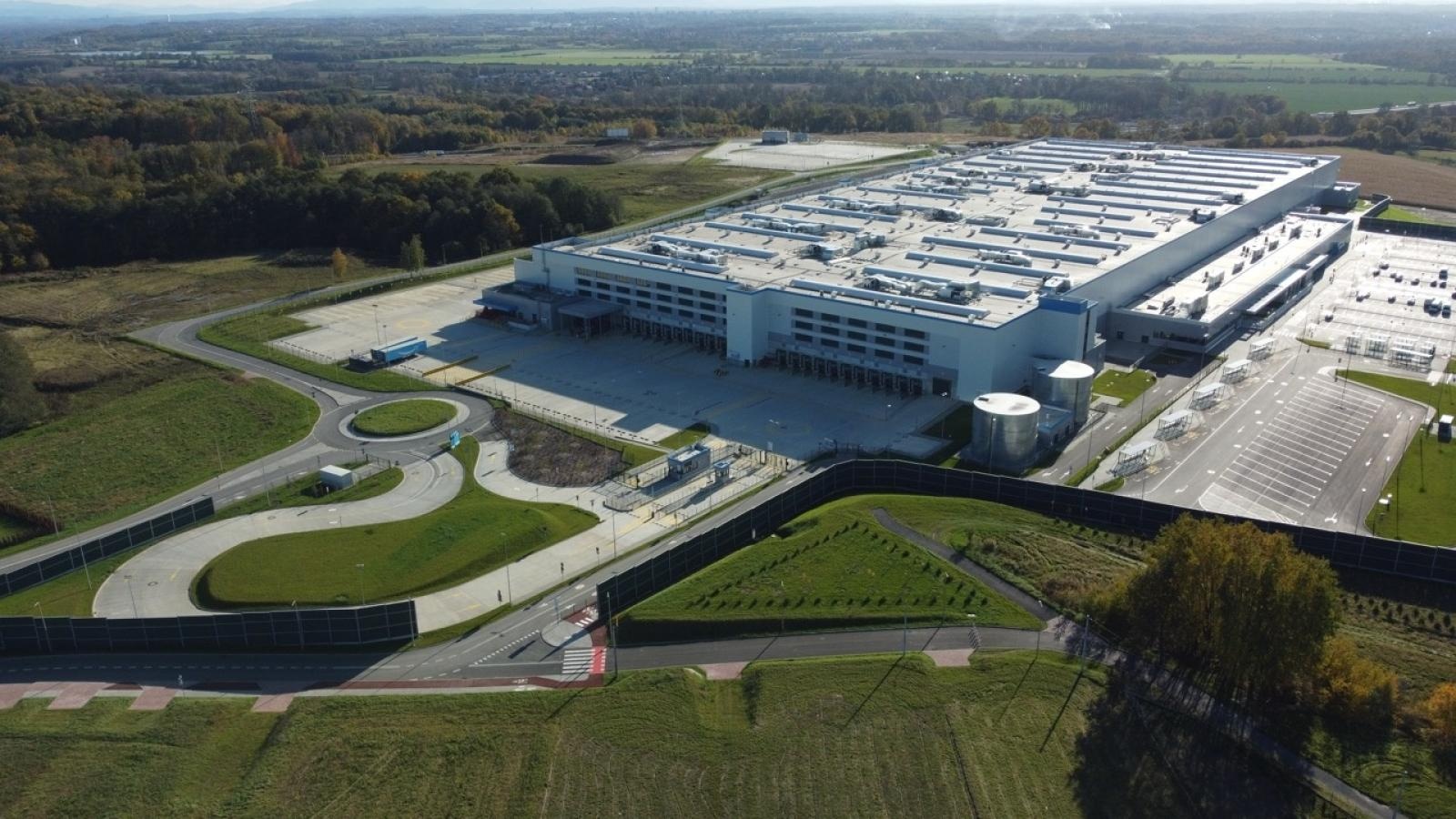 Zdjęcie w galerii na portalu naszraciborz.pl: Amazon uruchomił w Gorzyczkach niedaleko Raciborza 11. centrum logistyczne w Polsce wiadomości z regionu