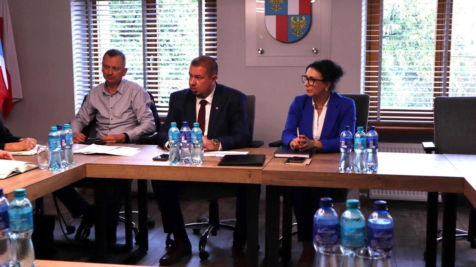 Zdjęcie w galerii na portalu naszraciborz.pl: W Starostwie zebrał się powiatowy zespół zarządzania kryzysowego. Podano spodziewane wielkości opadów w naszym powiecie wiadomości z regionu