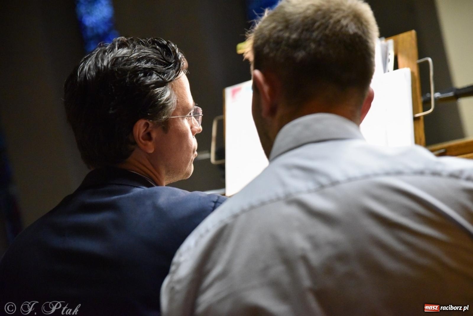 Zdjęcie w galerii na portalu naszraciborz.pl: Wirtuoz z Włoch oczarował raciborską publiczność wiadomości z regionu