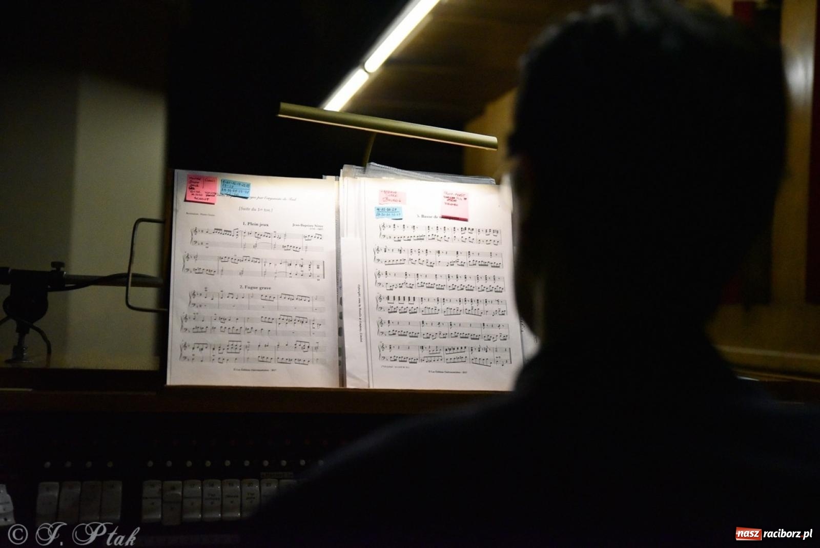 Zdjęcie w galerii na portalu naszraciborz.pl: Wirtuoz z Włoch oczarował raciborską publiczność wiadomości z regionu