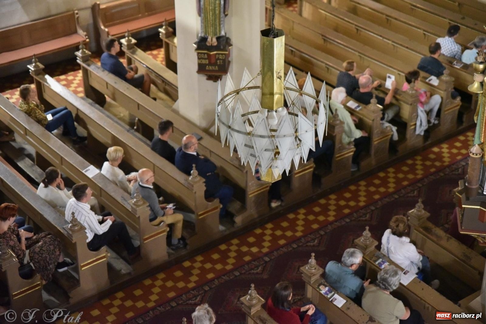 Zdjęcie w galerii na portalu naszraciborz.pl: Wirtuoz z Włoch oczarował raciborską publiczność wiadomości z regionu