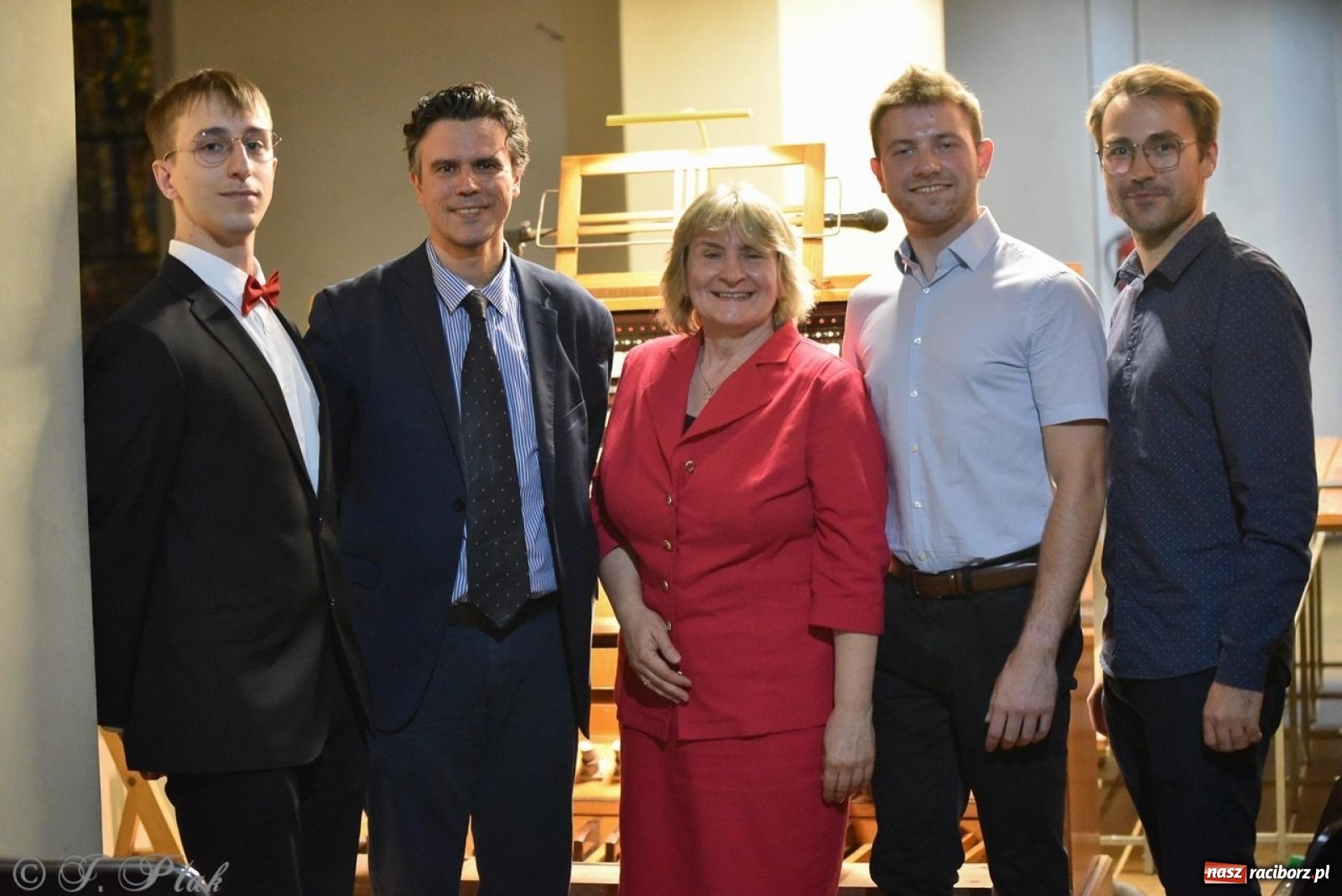 Zdjęcie w galerii na portalu naszraciborz.pl: Wirtuoz z Włoch oczarował raciborską publiczność wiadomości z regionu