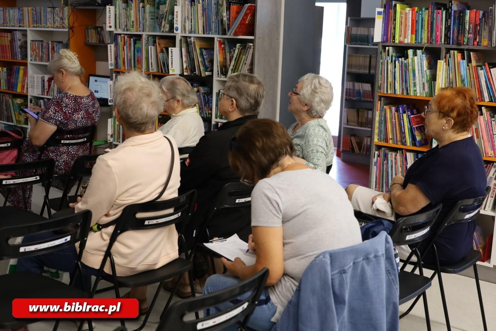 Zdjęcie w galerii na portalu naszraciborz.pl: Nie daj się oszukać! Webinarium Bankowość elektroniczna dla seniorów w bibliotece wiadomości z regionu