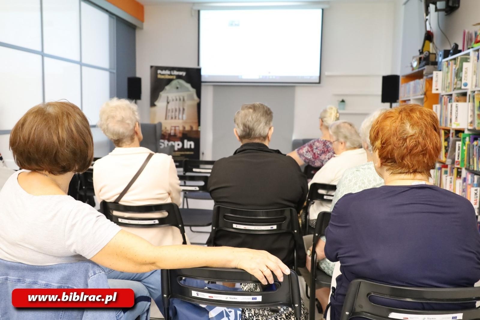 Zdjęcie w galerii na portalu naszraciborz.pl: Nie daj się oszukać! Webinarium Bankowość elektroniczna dla seniorów w bibliotece wiadomości z regionu