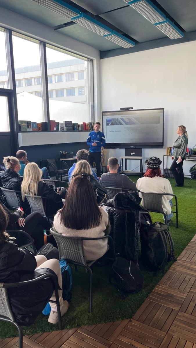 Zdjęcie w galerii na portalu naszraciborz.pl: Odkrywanie robotyki poprzez STEM: Nauczyciele z SP 4 w Raciborzu na warsztatach w Reykjaviku wiadomości z regionu