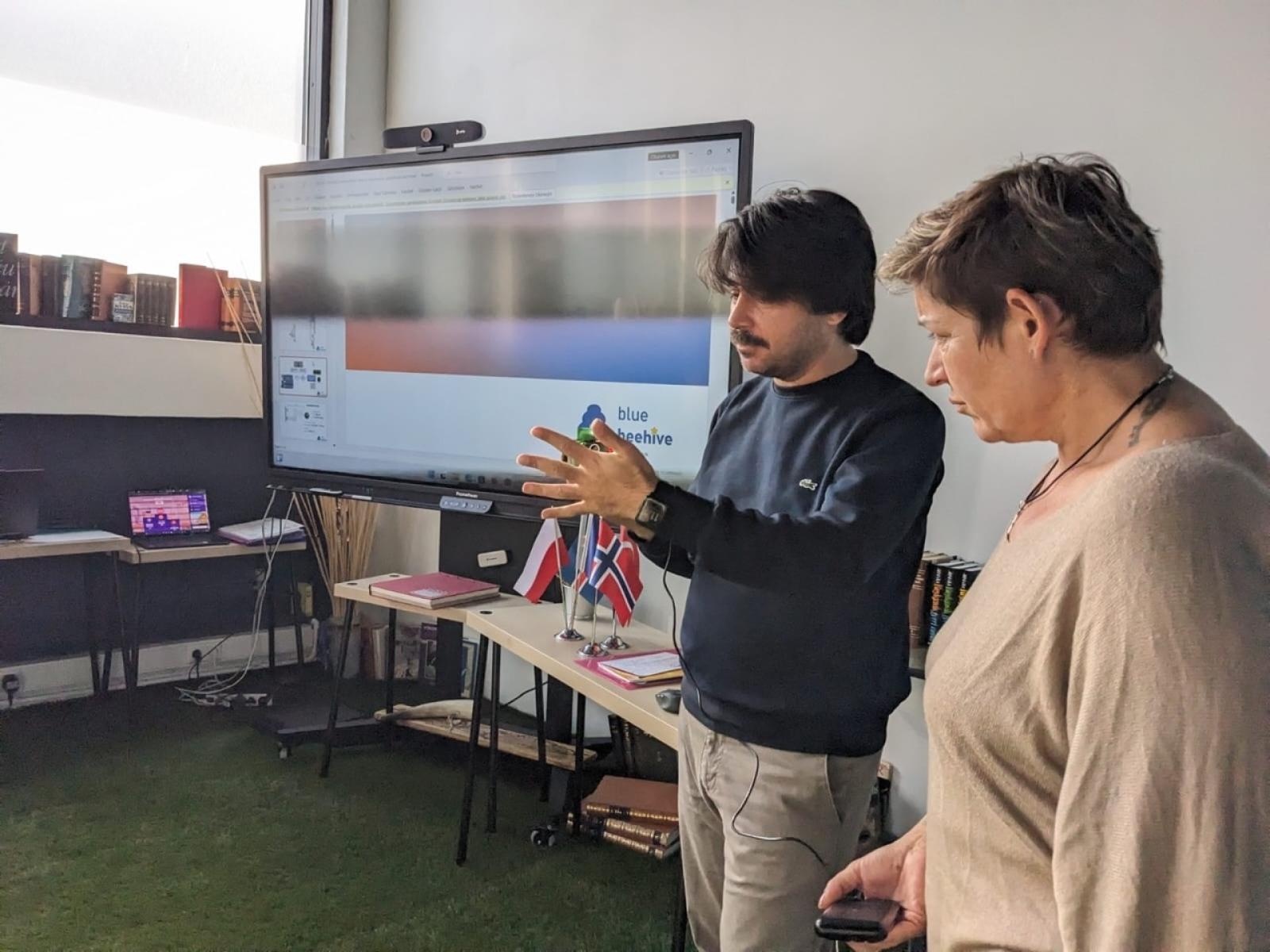 Zdjęcie w galerii na portalu naszraciborz.pl: Odkrywanie robotyki poprzez STEM: Nauczyciele z SP 4 w Raciborzu na warsztatach w Reykjaviku wiadomości z regionu