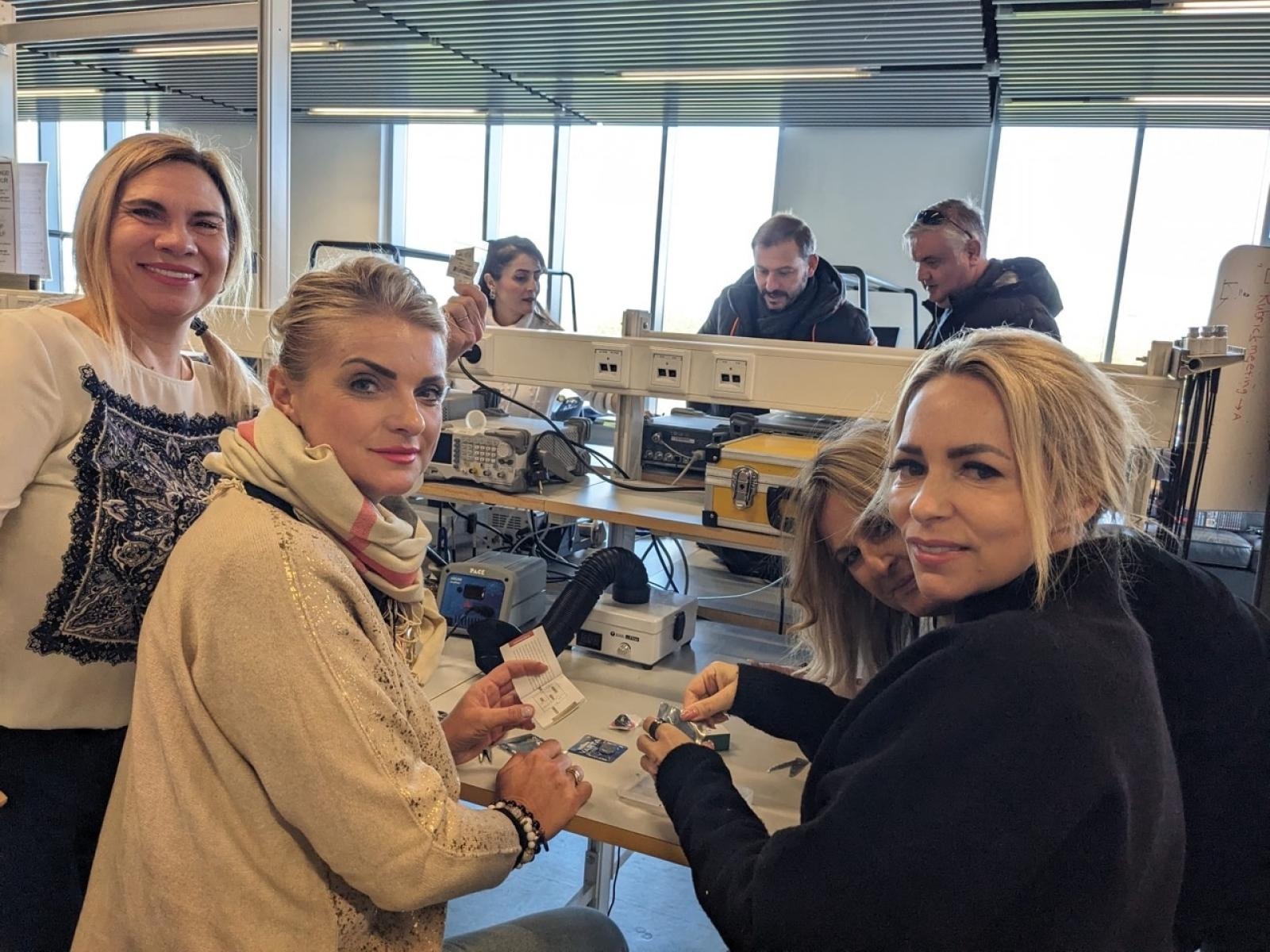 Zdjęcie w galerii na portalu naszraciborz.pl: Odkrywanie robotyki poprzez STEM: Nauczyciele z SP 4 w Raciborzu na warsztatach w Reykjaviku wiadomości z regionu