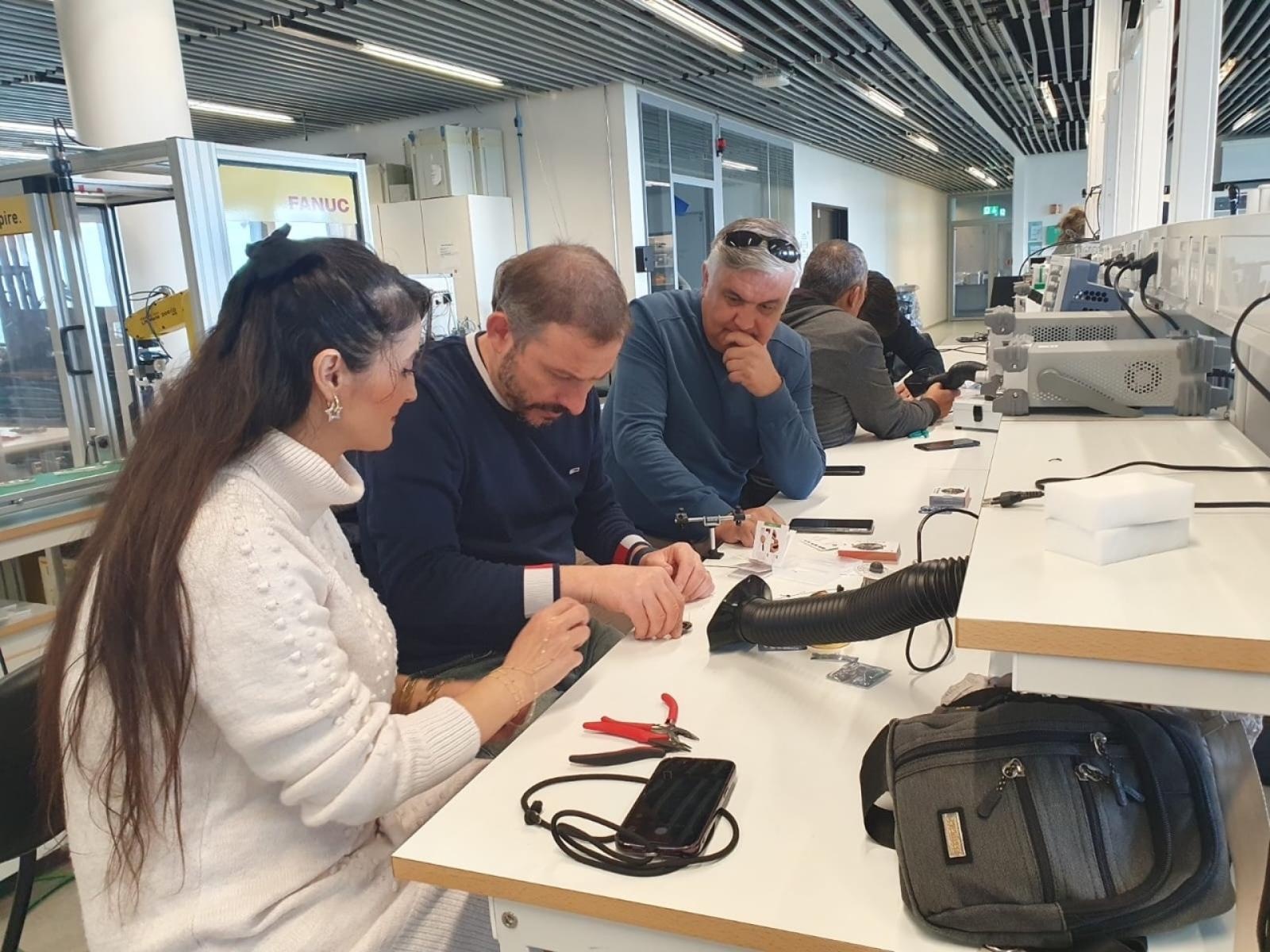 Zdjęcie w galerii na portalu naszraciborz.pl: Odkrywanie robotyki poprzez STEM: Nauczyciele z SP 4 w Raciborzu na warsztatach w Reykjaviku wiadomości z regionu