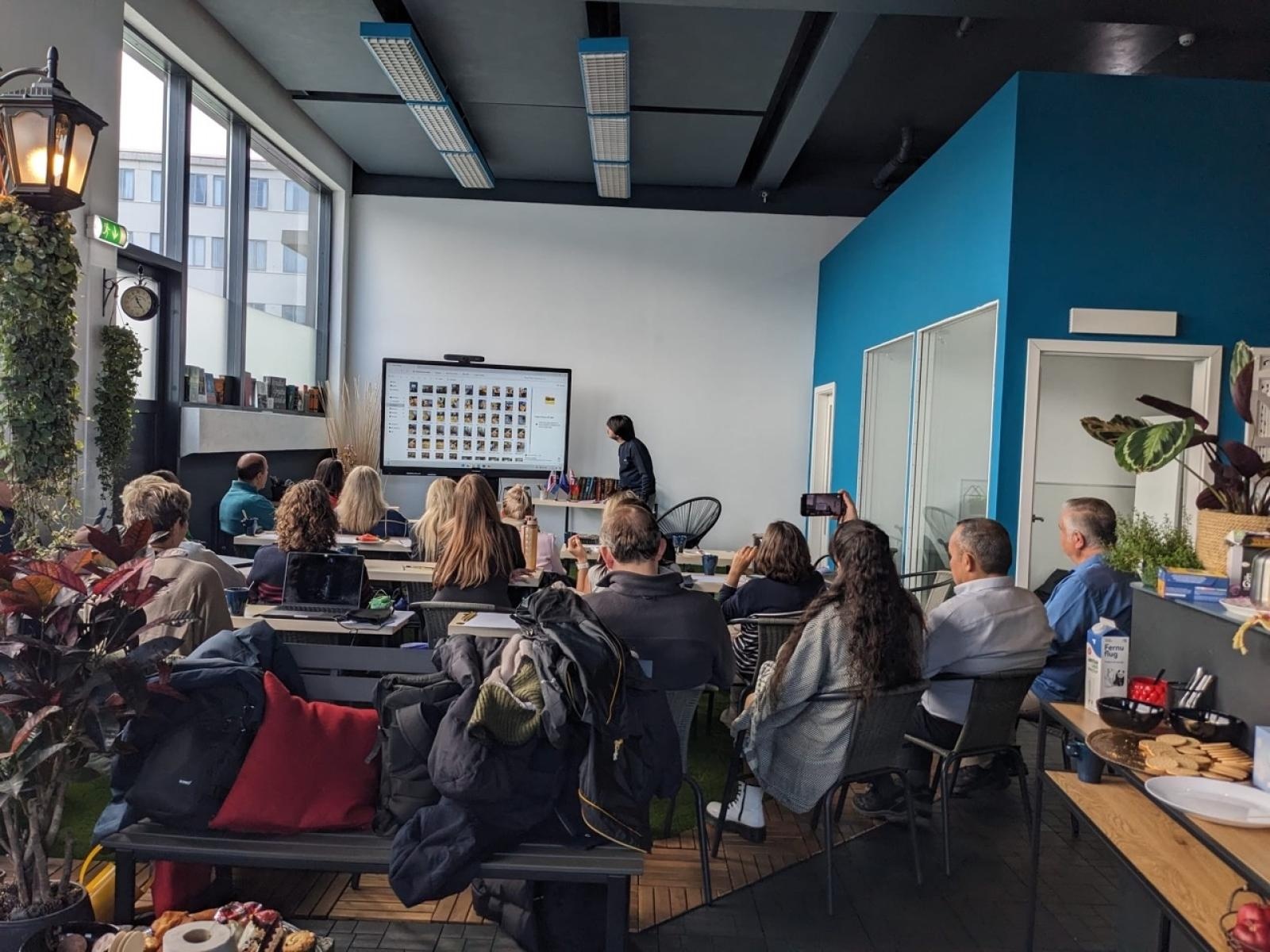 Zdjęcie w galerii na portalu naszraciborz.pl: Odkrywanie robotyki poprzez STEM: Nauczyciele z SP 4 w Raciborzu na warsztatach w Reykjaviku wiadomości z regionu