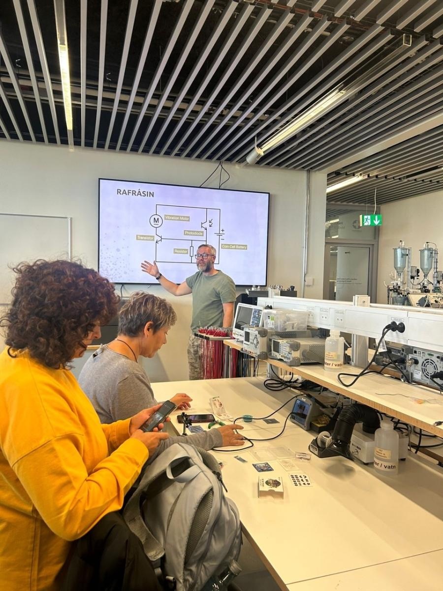 Zdjęcie w galerii na portalu naszraciborz.pl: Odkrywanie robotyki poprzez STEM: Nauczyciele z SP 4 w Raciborzu na warsztatach w Reykjaviku wiadomości z regionu