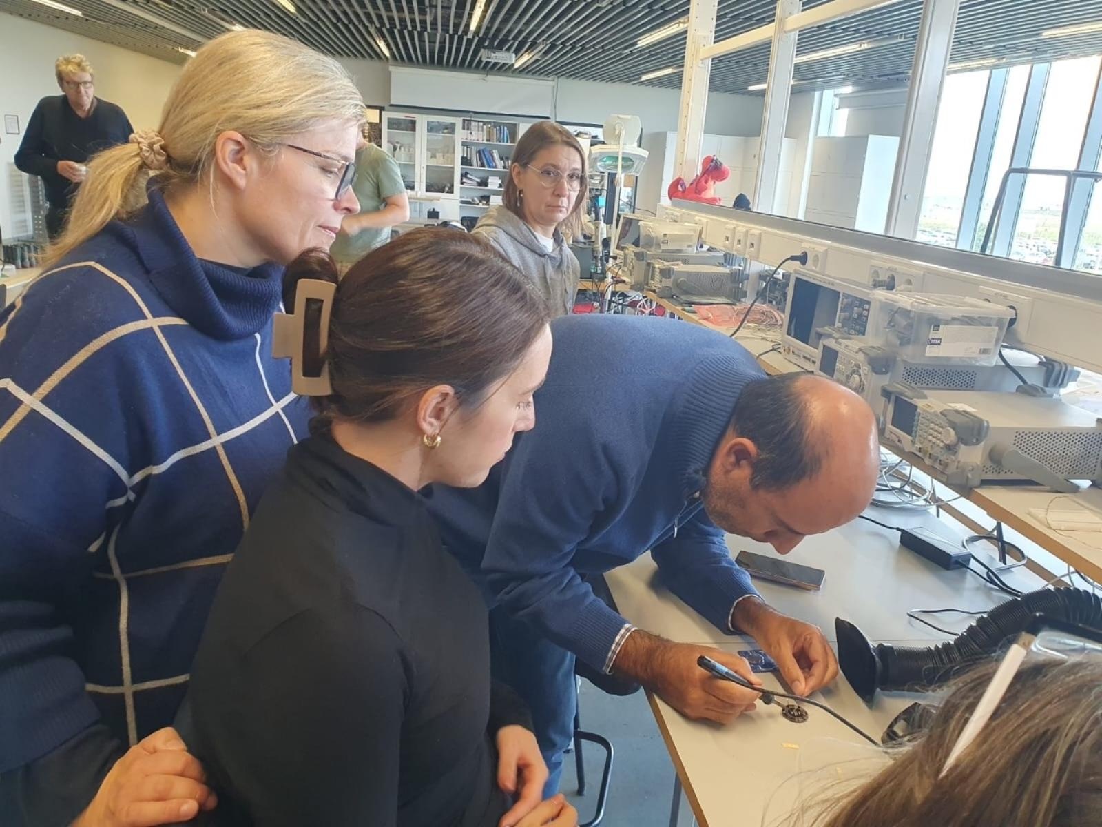 Zdjęcie w galerii na portalu naszraciborz.pl: Odkrywanie robotyki poprzez STEM: Nauczyciele z SP 4 w Raciborzu na warsztatach w Reykjaviku wiadomości z regionu