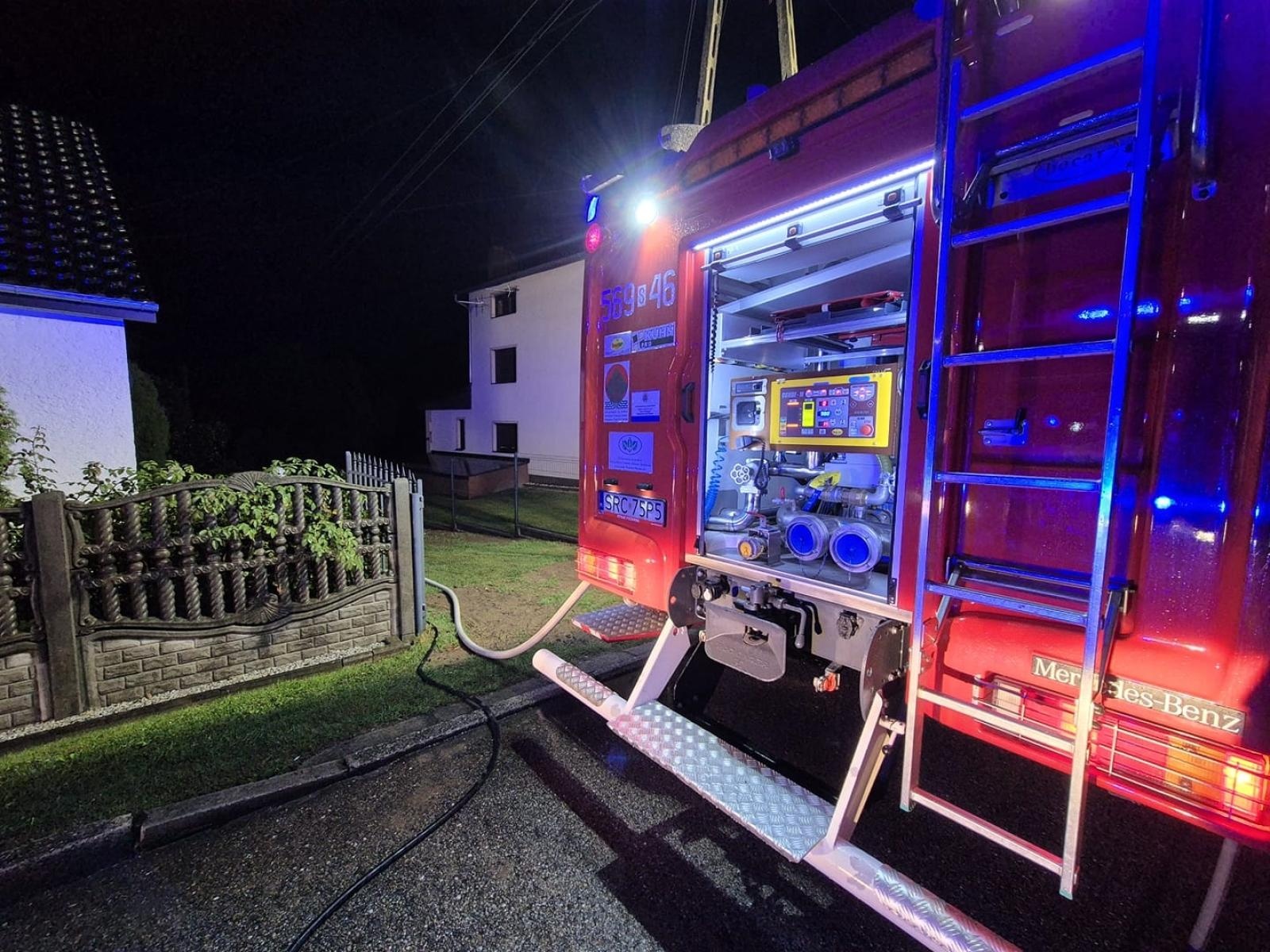 Zdjęcie w galerii na portalu naszraciborz.pl: Składował drewno zbyt blisko pieca. Wybuchł pożar wiadomości z regionu