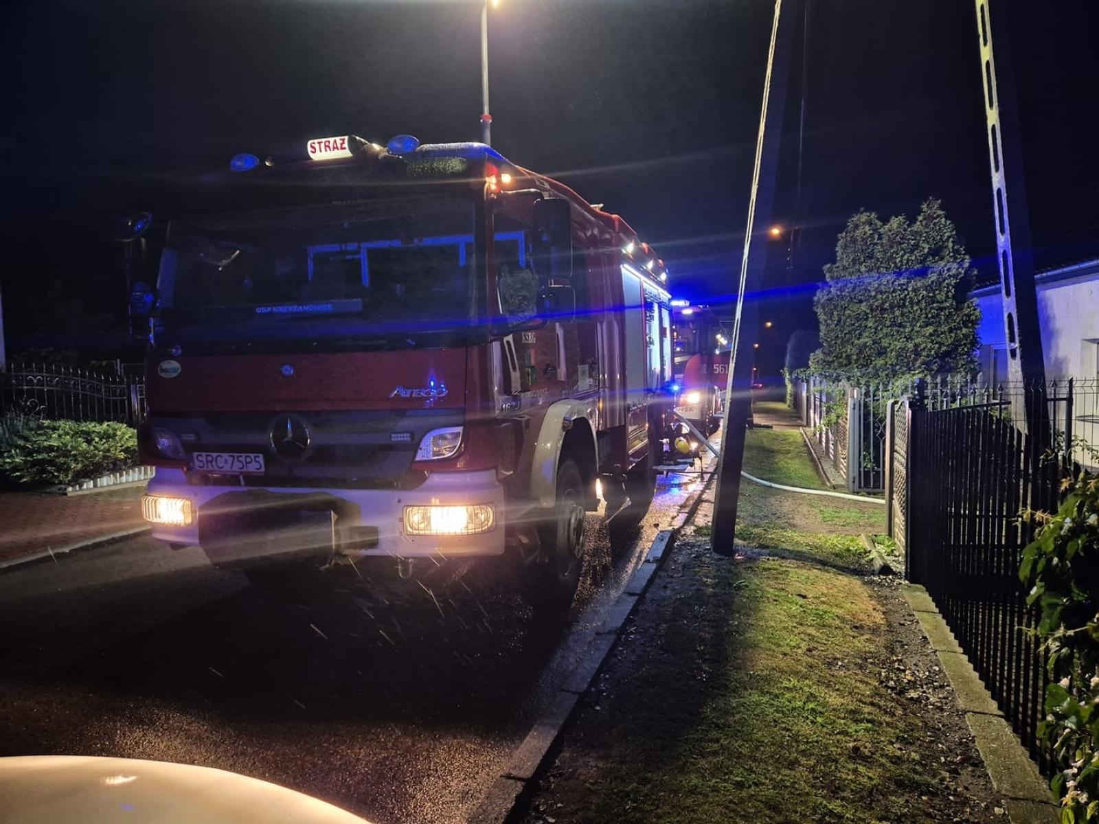 Zdjęcie w galerii na portalu naszraciborz.pl: Składował drewno zbyt blisko pieca. Wybuchł pożar wiadomości z regionu