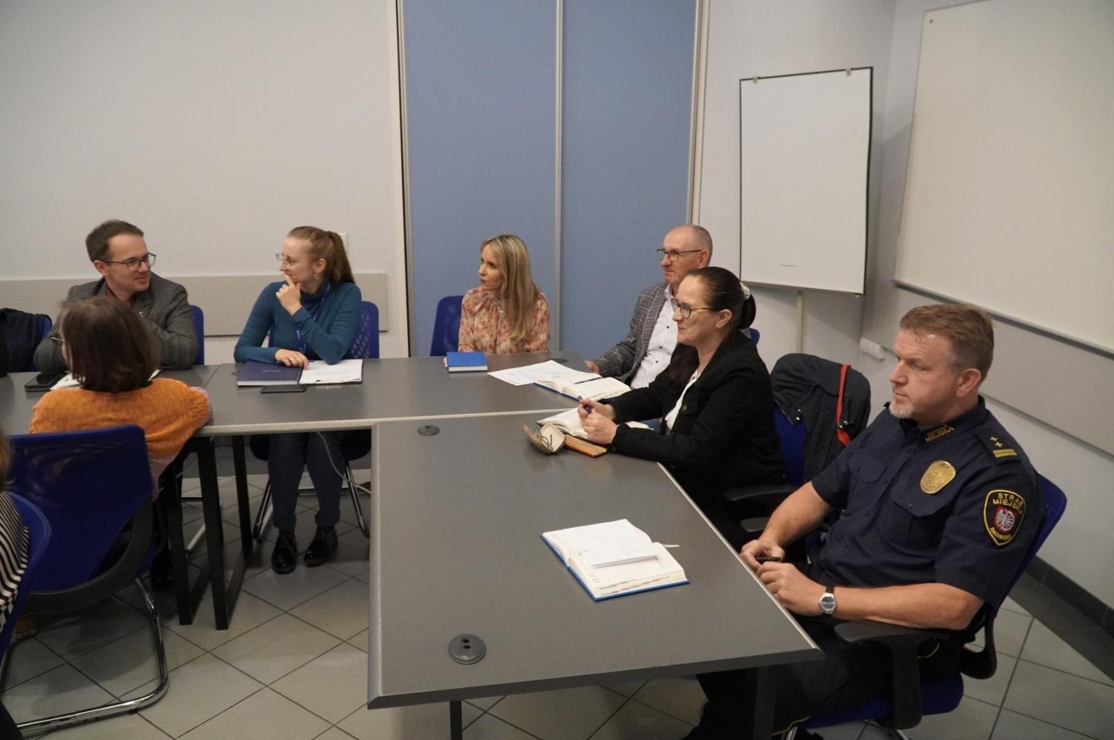 Zdjęcie w galerii na portalu naszraciborz.pl: Miejskie służby w stanie gotowości. Prezydent zwołał zespół kryzysowy wiadomości z regionu