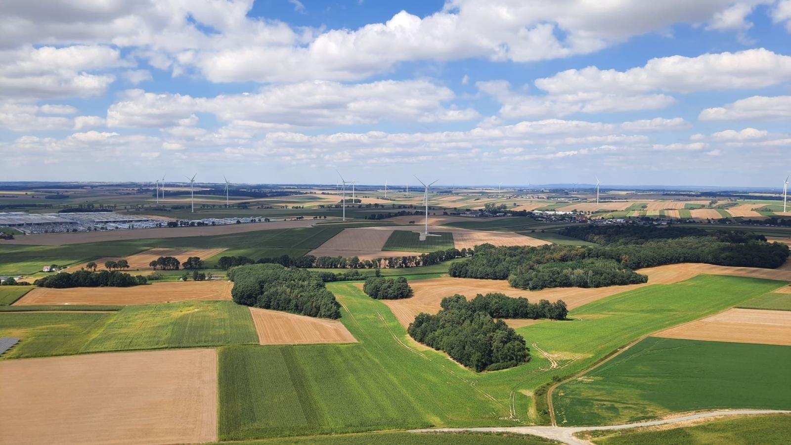 Zdjęcie w galerii na portalu naszraciborz.pl: Do wiatraków na farmie Racibórz popłynął prąd. To ważny etap inwestycji przed produkcją zielonej energii wiadomości z regionu
