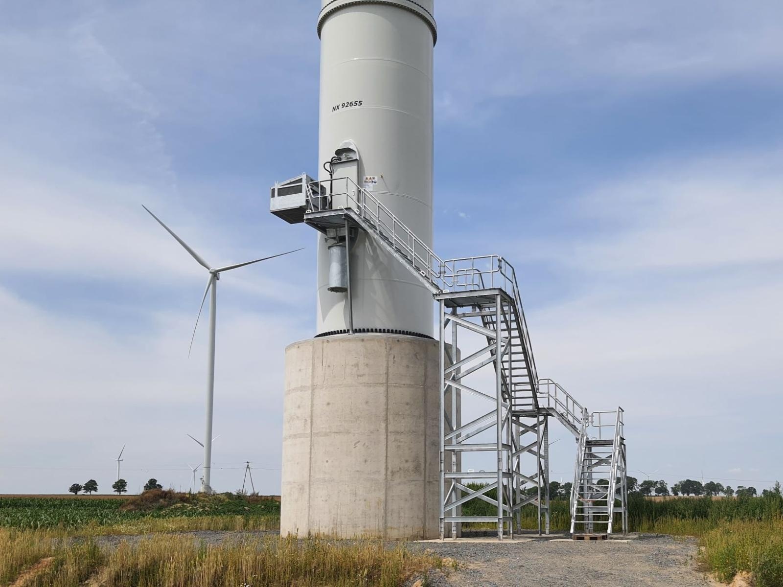 Zdjęcie w galerii na portalu naszraciborz.pl: Do wiatraków na farmie Racibórz popłynął prąd. To ważny etap inwestycji przed produkcją zielonej energii wiadomości z regionu