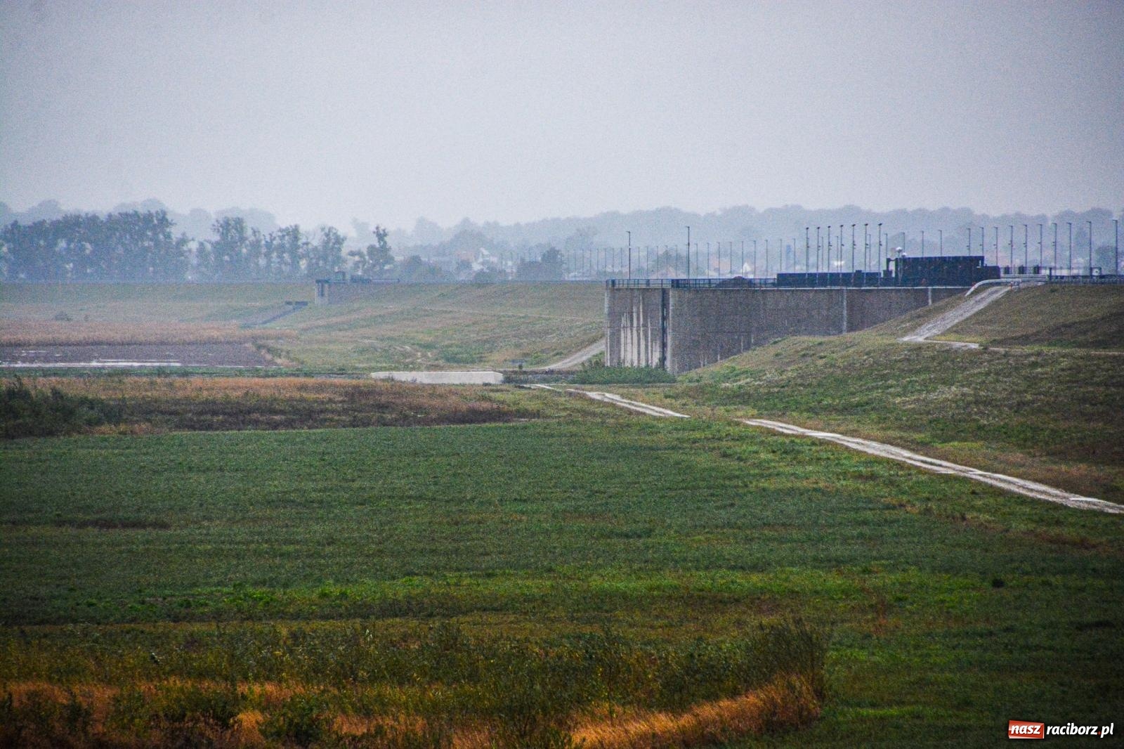 Zdjęcie w galerii na portalu naszraciborz.pl: Odra przekroczyła stany ostrzegawcze. Zbiornik Racibórz na razie pusty [FOTO] wiadomości z regionu