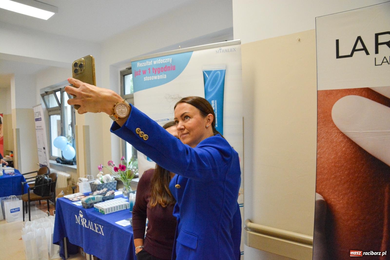 Zdjęcie w galerii na portalu naszraciborz.pl: Tłumy na Dniu Otwartym raciborskiej porodówki wiadomości z regionu