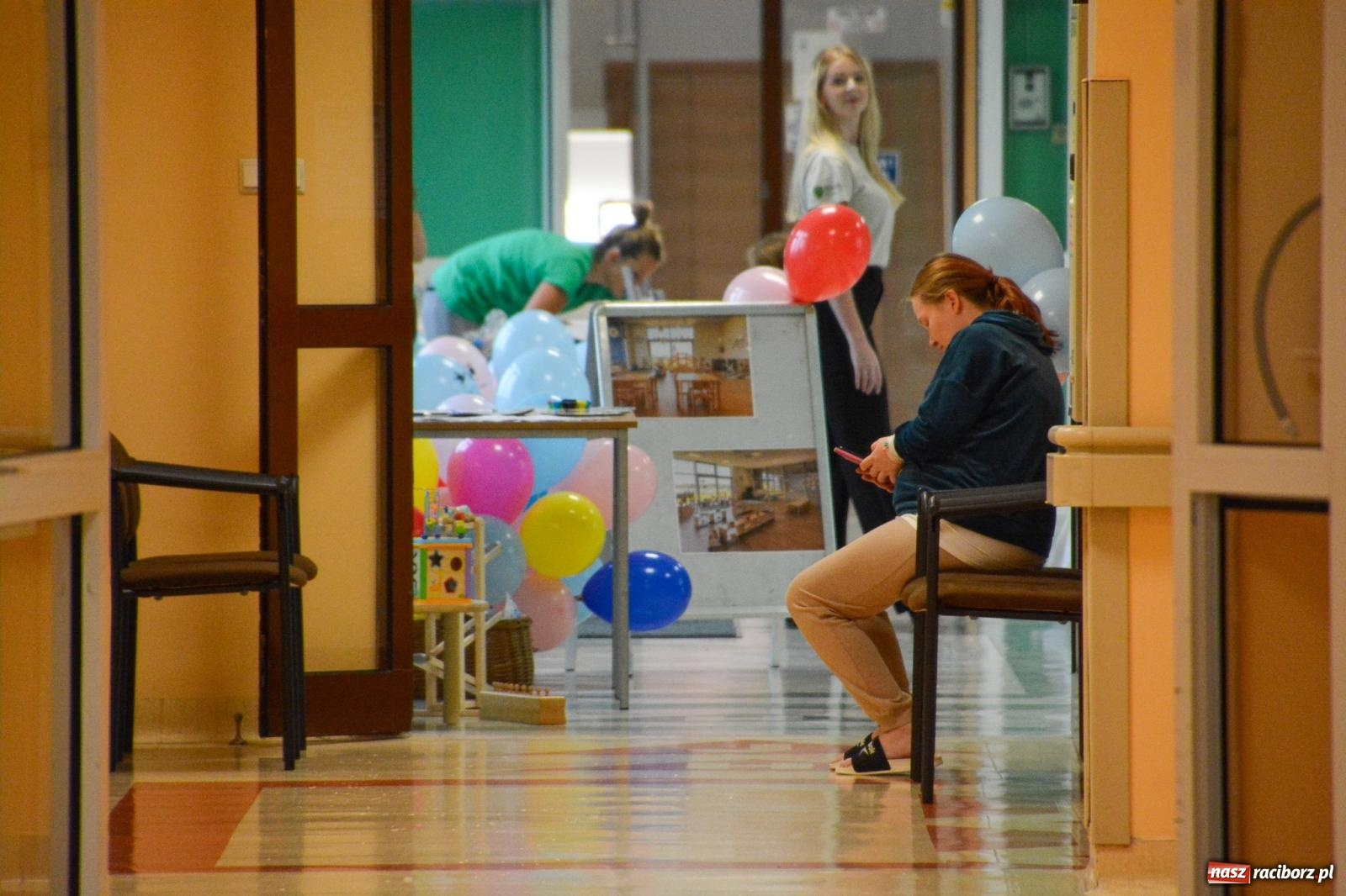 Zdjęcie w galerii na portalu naszraciborz.pl: Tłumy na Dniu Otwartym raciborskiej porodówki wiadomości z regionu
