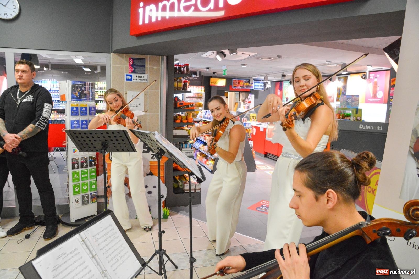 Zdjęcie w galerii na portalu naszraciborz.pl: Tłumy na Dniu Otwartym raciborskiej porodówki wiadomości z regionu