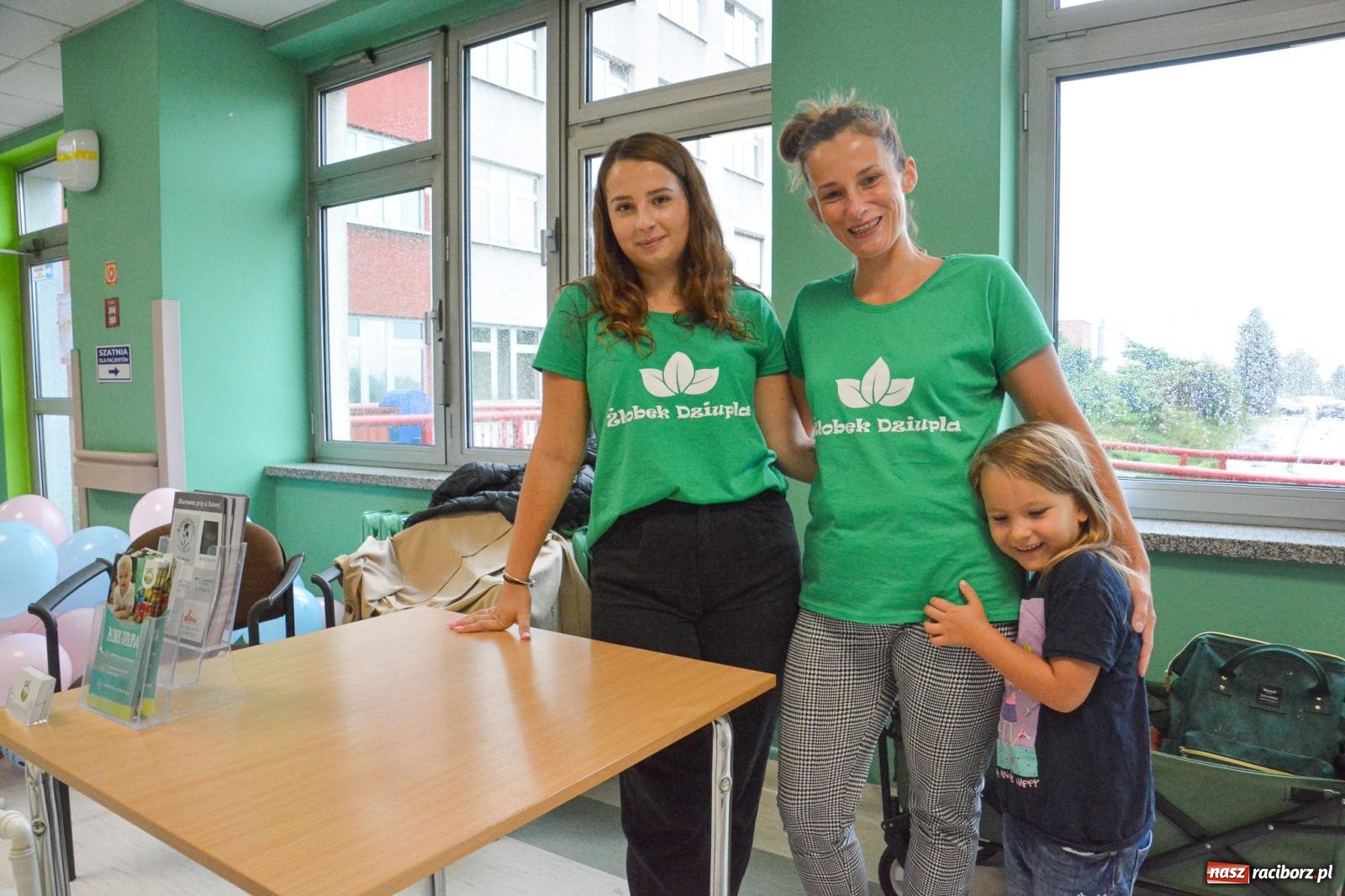 Zdjęcie w galerii na portalu naszraciborz.pl: Tłumy na Dniu Otwartym raciborskiej porodówki wiadomości z regionu