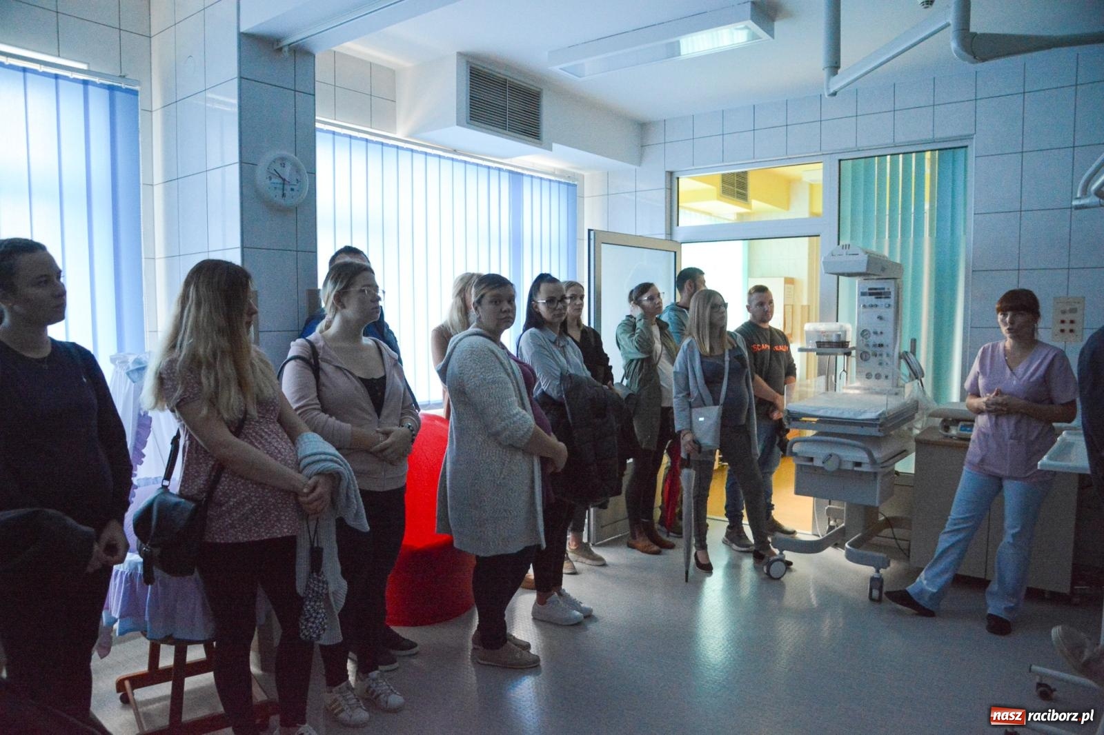 Zdjęcie w galerii na portalu naszraciborz.pl: Tłumy na Dniu Otwartym raciborskiej porodówki wiadomości z regionu