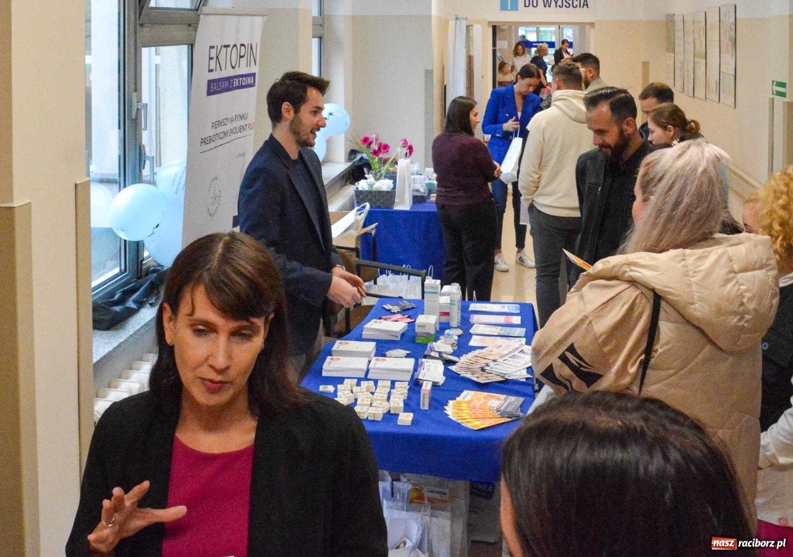 Zdjęcie w galerii na portalu naszraciborz.pl: Tłumy na Dniu Otwartym raciborskiej porodówki wiadomości z regionu