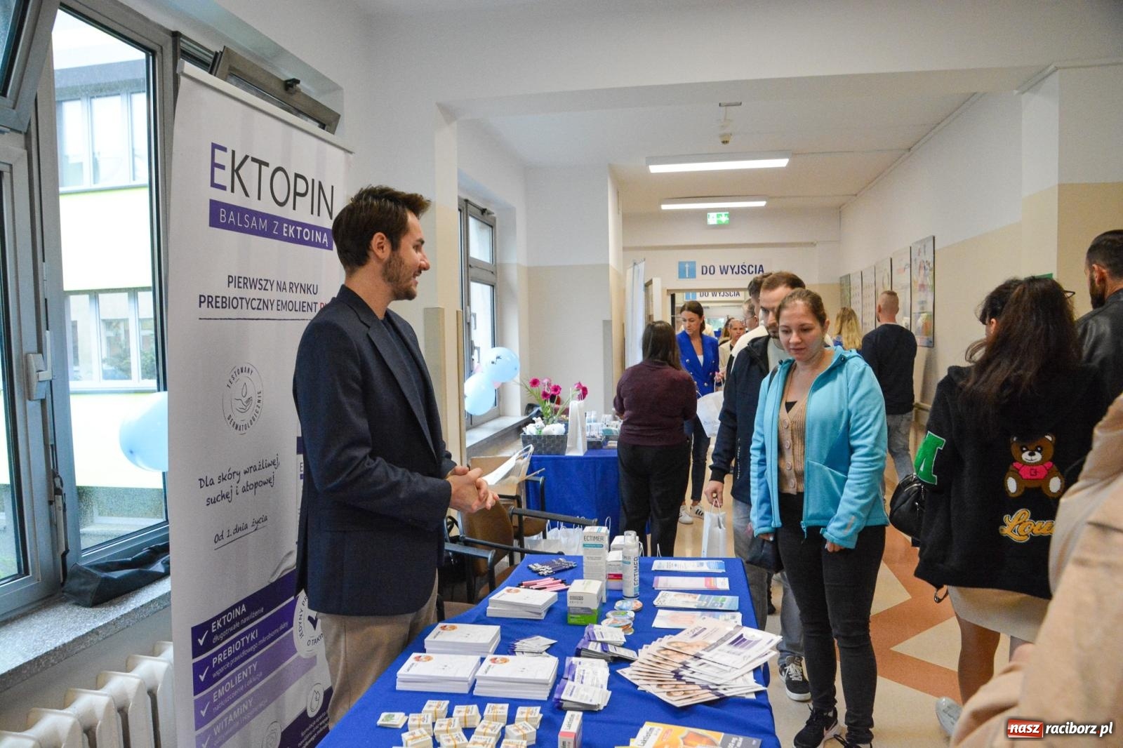 Zdjęcie w galerii na portalu naszraciborz.pl: Tłumy na Dniu Otwartym raciborskiej porodówki wiadomości z regionu